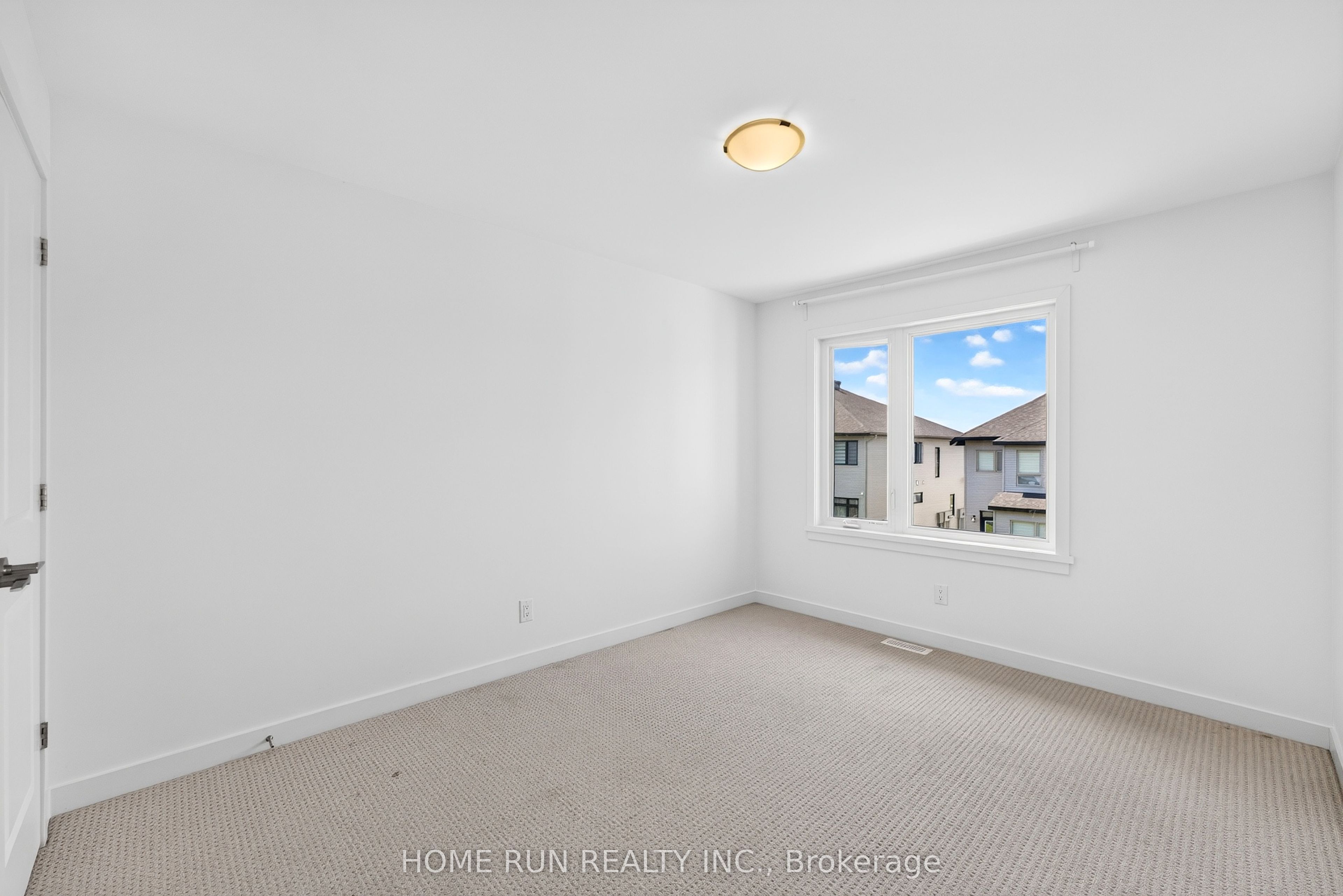 216 Trumpeter Grove Property Photo 24