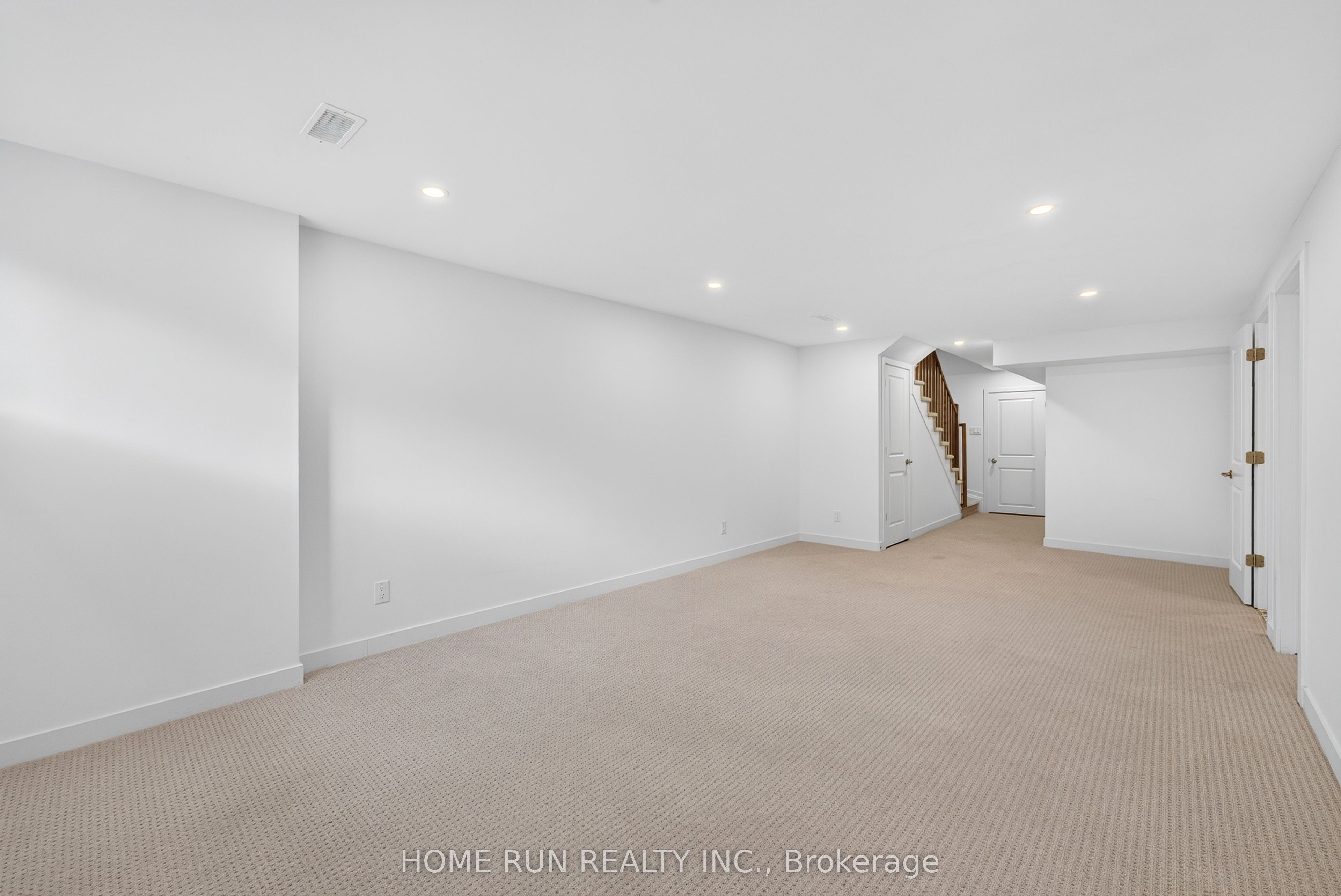 216 Trumpeter Grove Property Photo 29