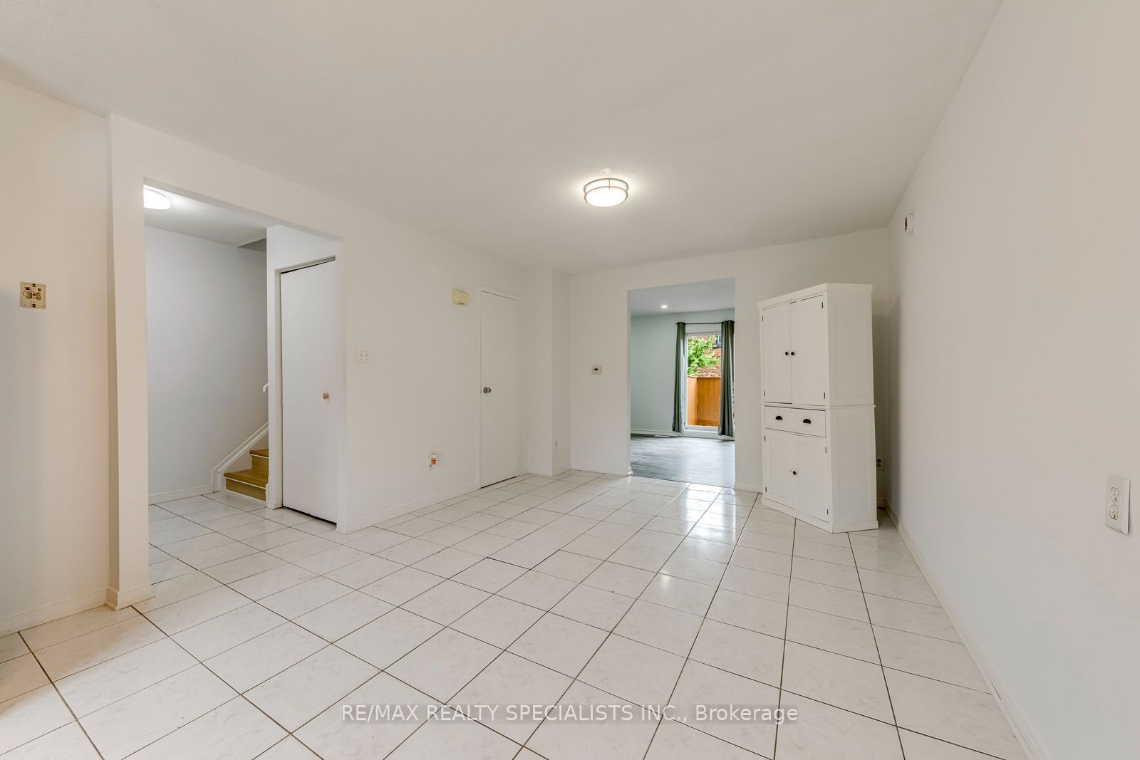 325 Mary Street 7 Property Photo 6