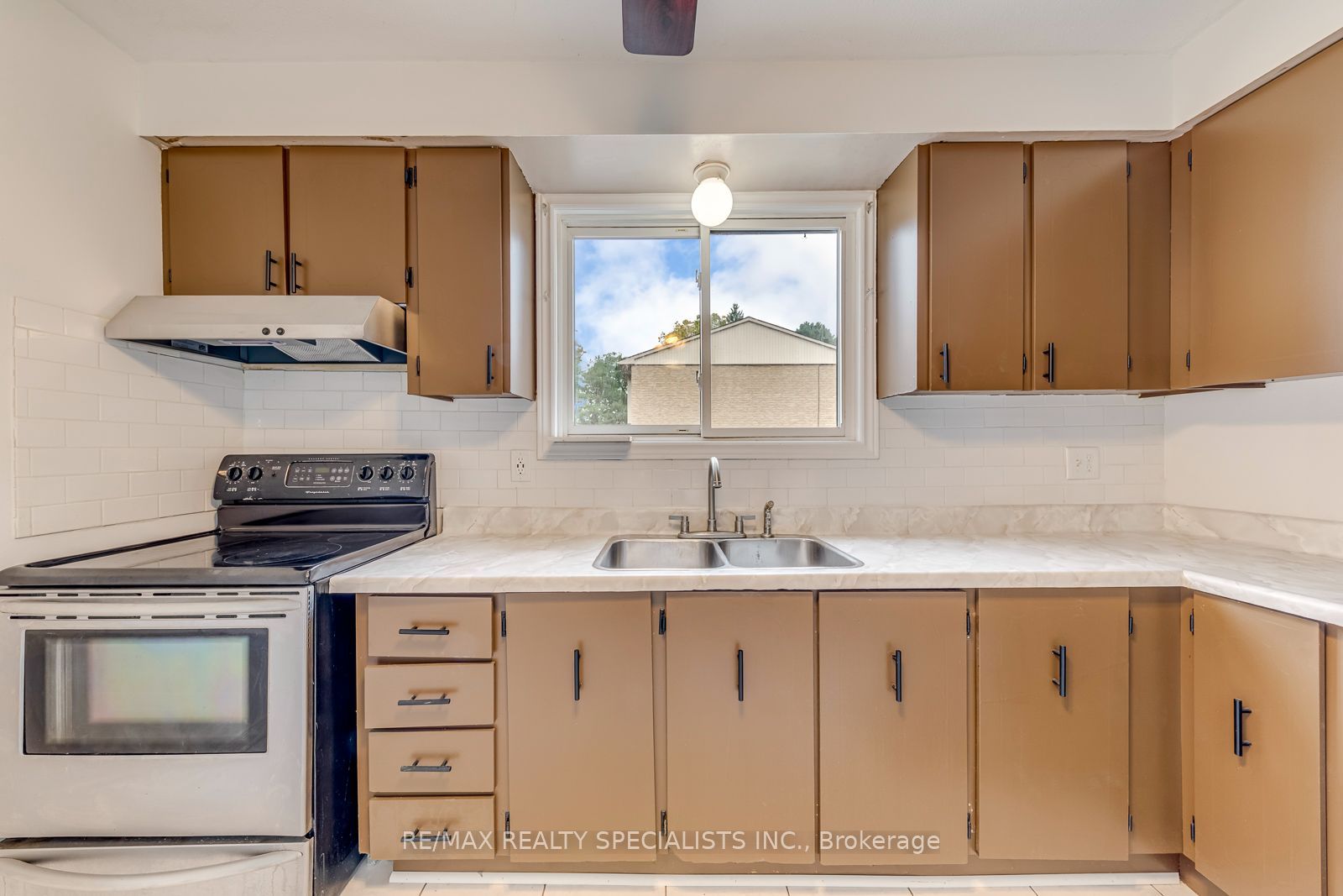 325 Mary Street 7 Property Photo 13