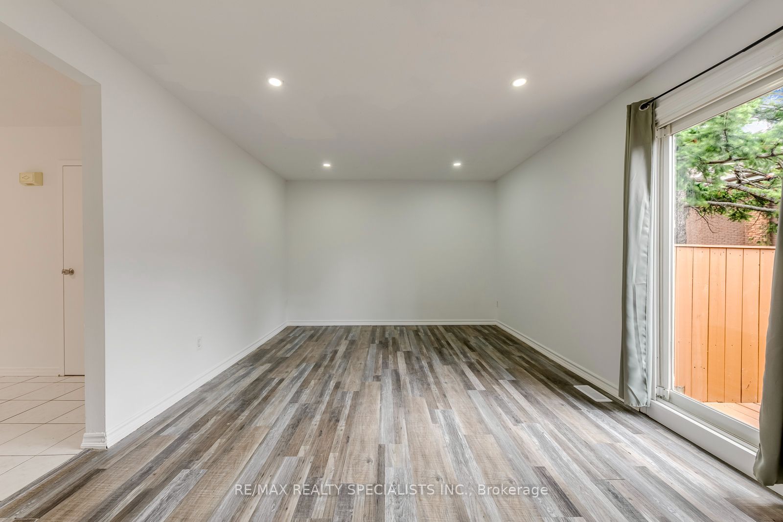 325 Mary Street 7 Property Photo 14