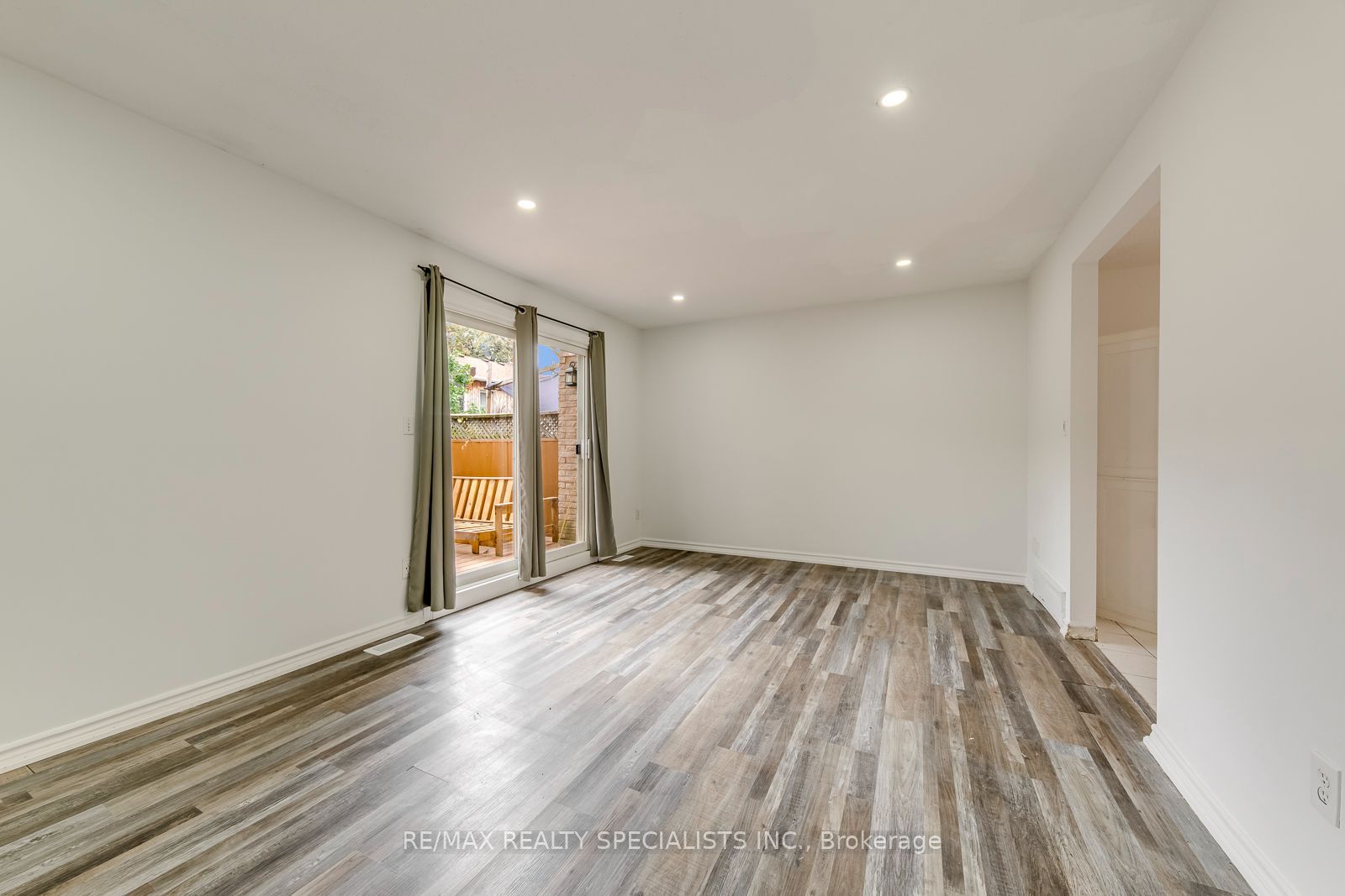 325 Mary Street 7 Property Photo 17