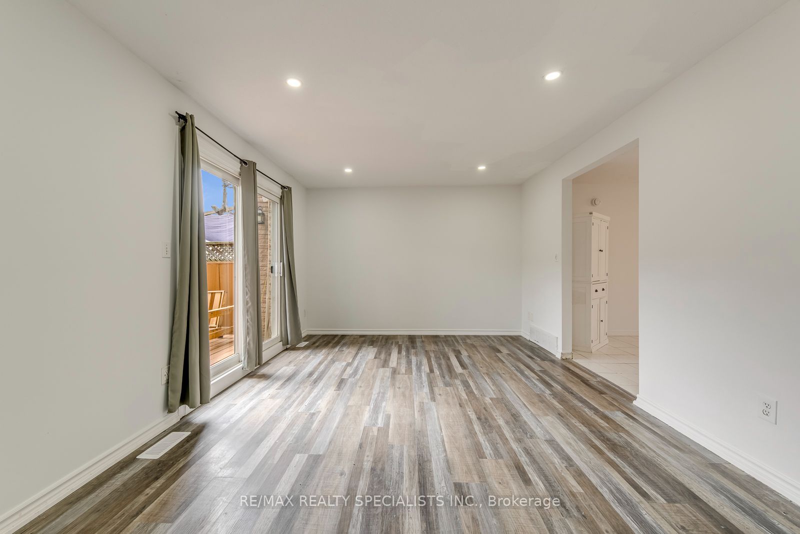 325 Mary Street 7 Property Photo 18