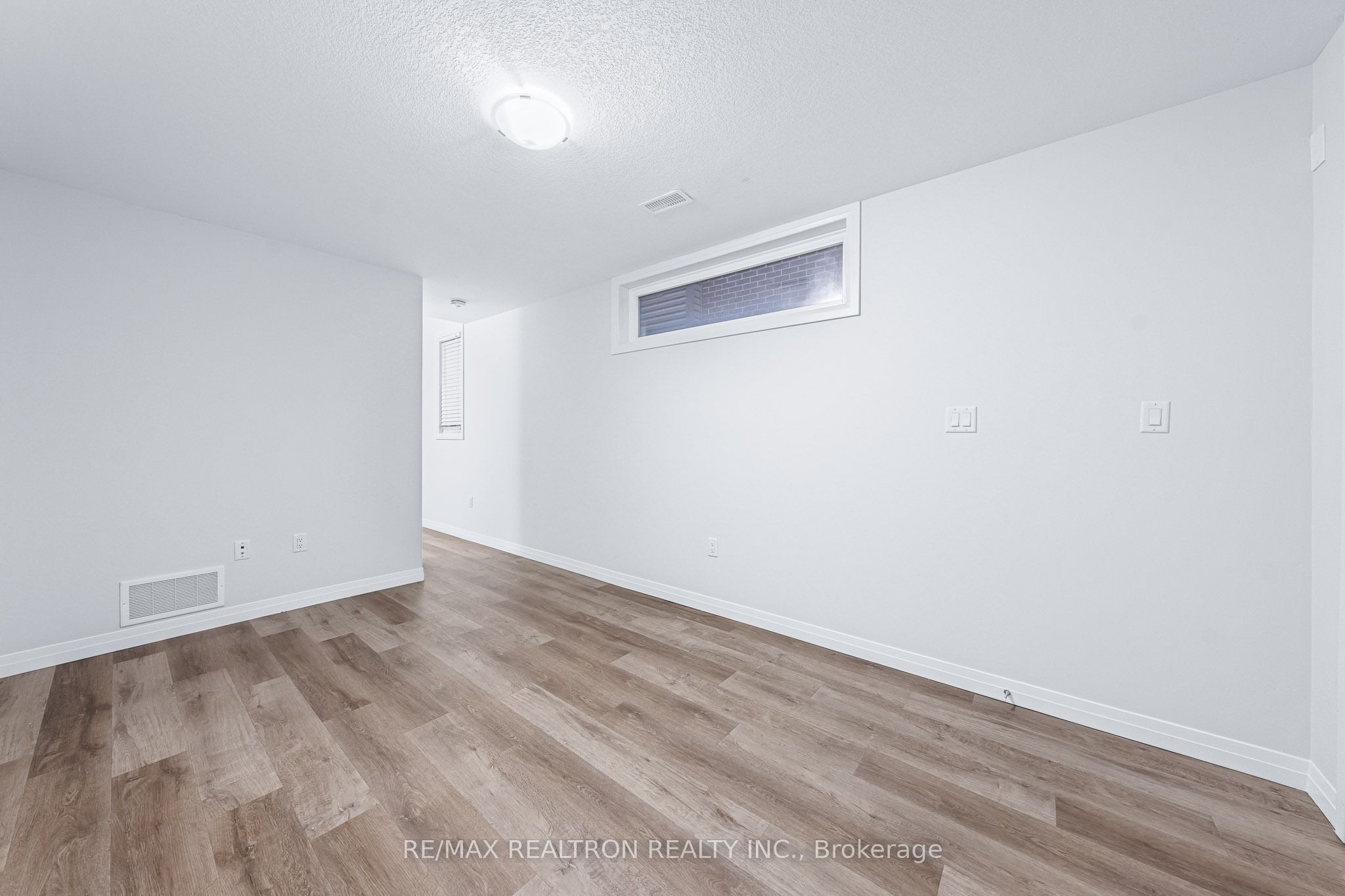 30 Times Square Boulevard 99 Property Photo 8
