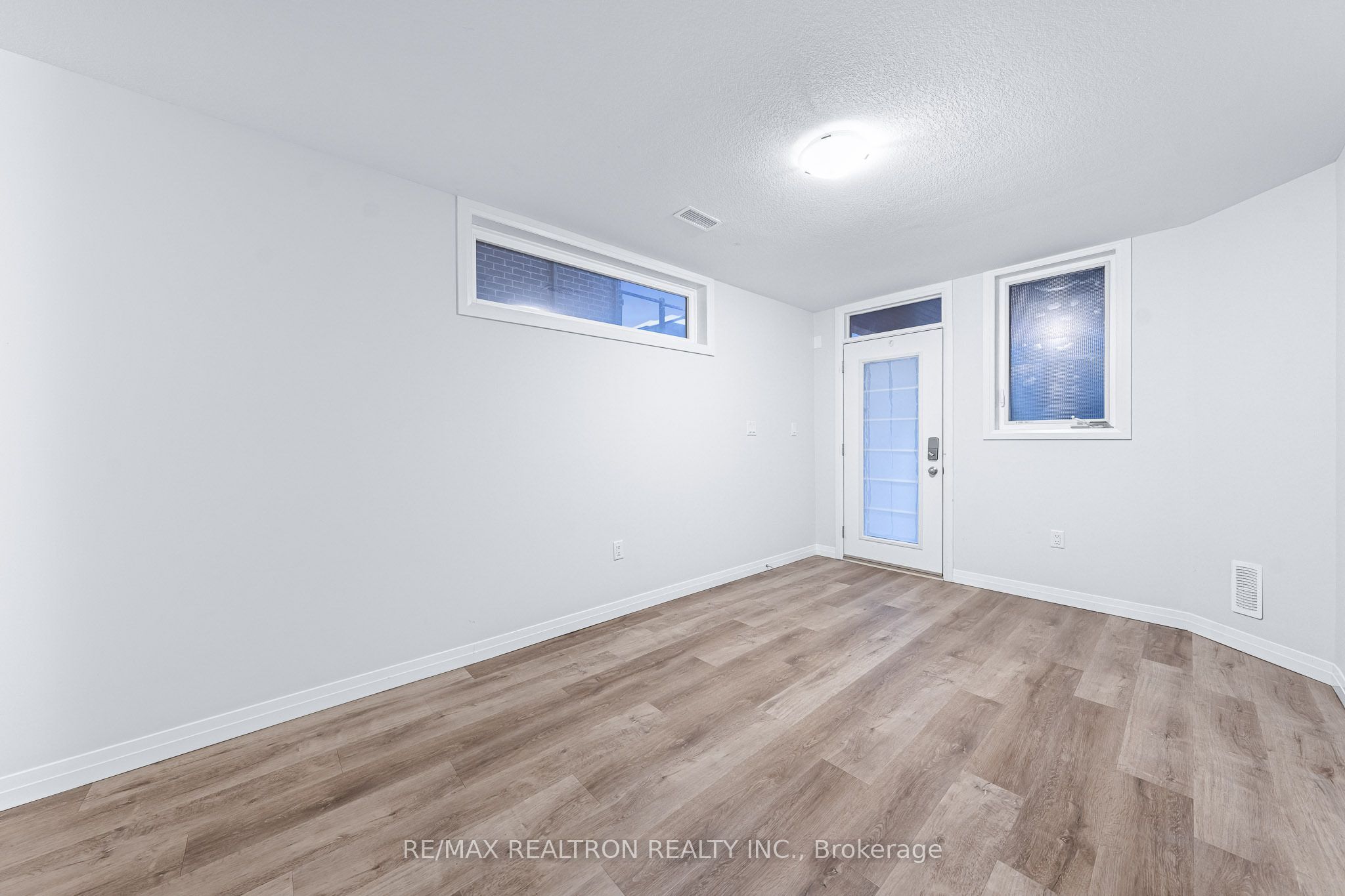 30 Times Square Boulevard 99 Property Photo 9
