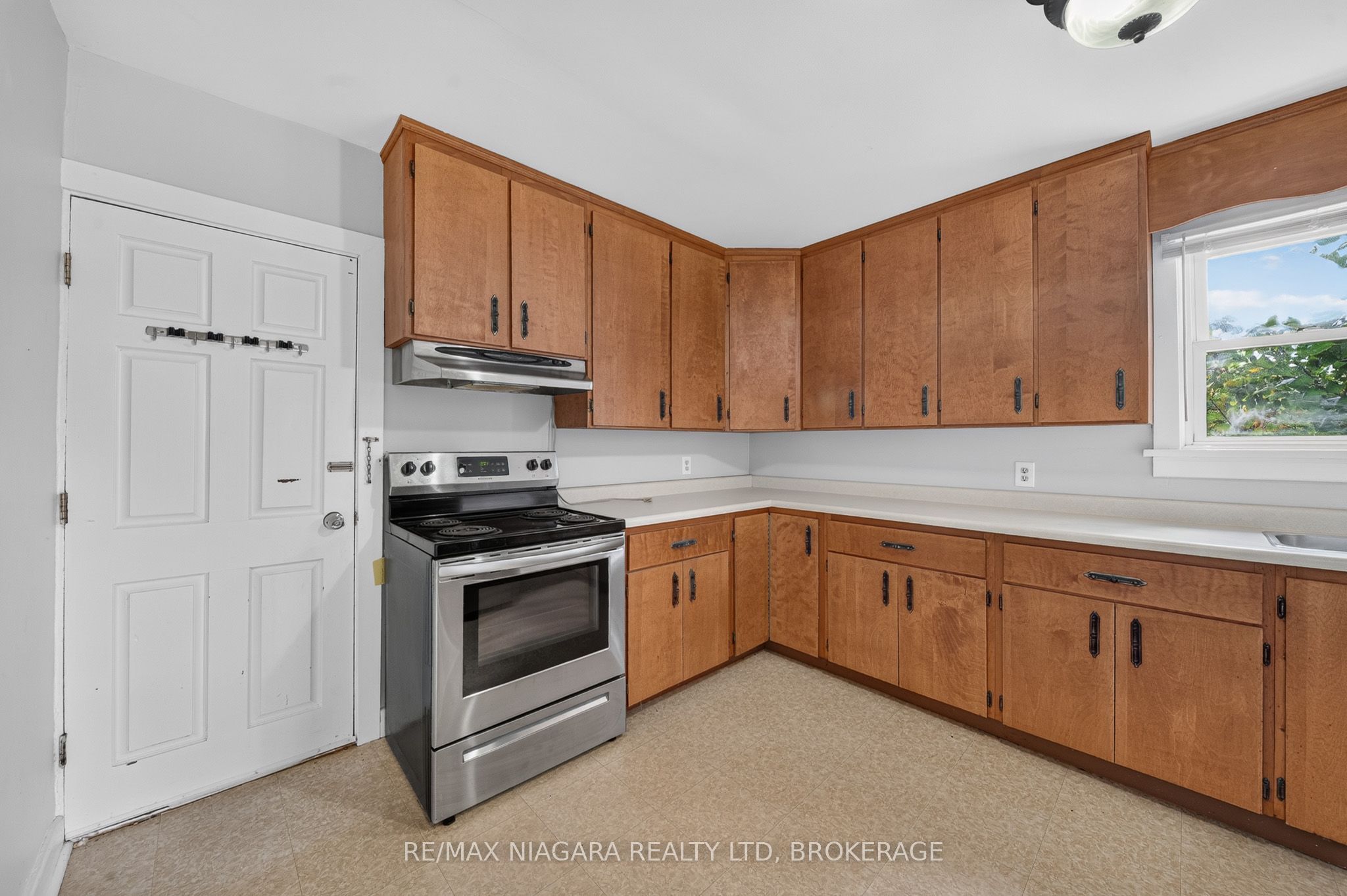 6520 Barker Street Property Photo 16
