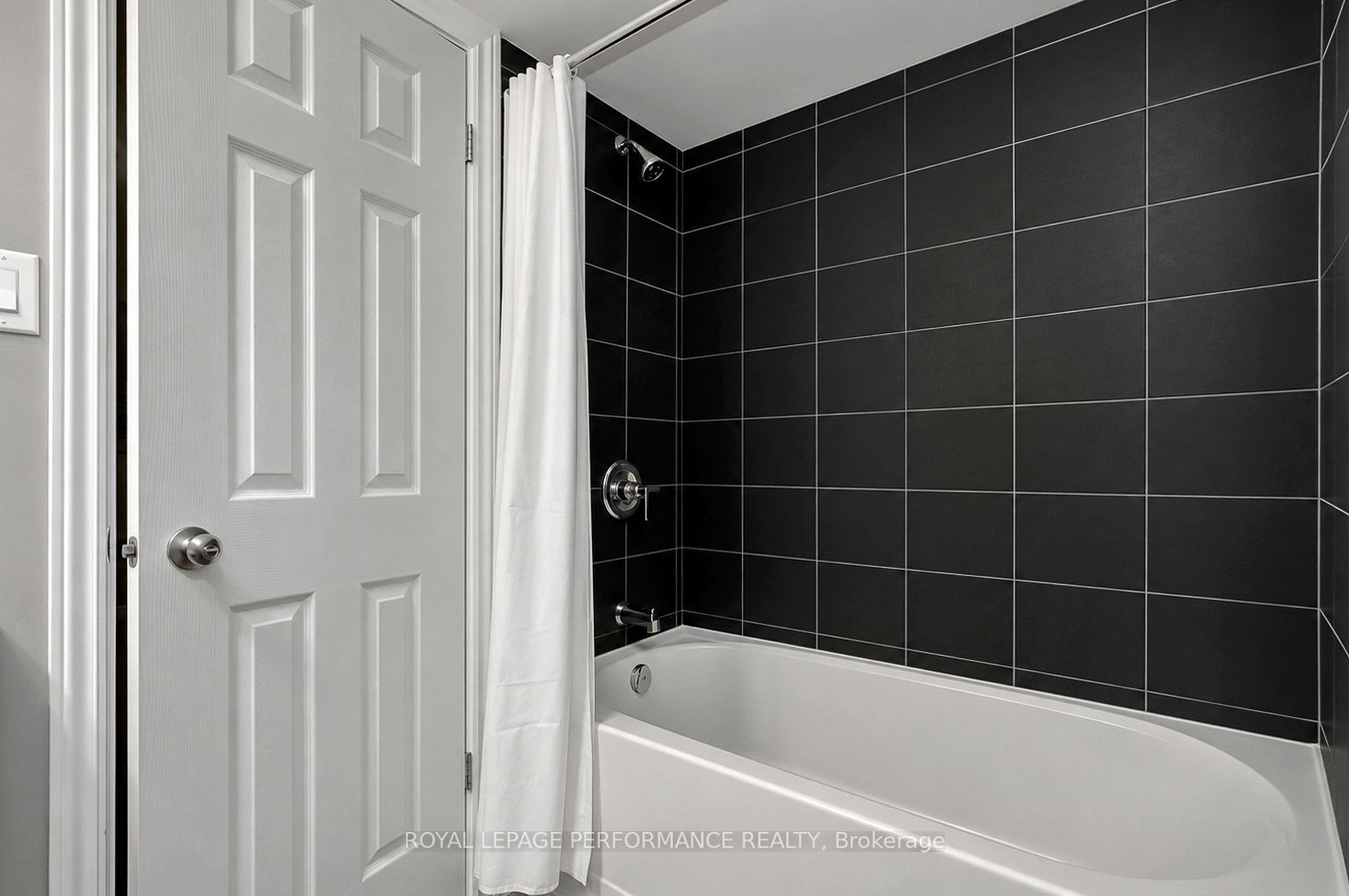 76 Argent Private Property Photo 16