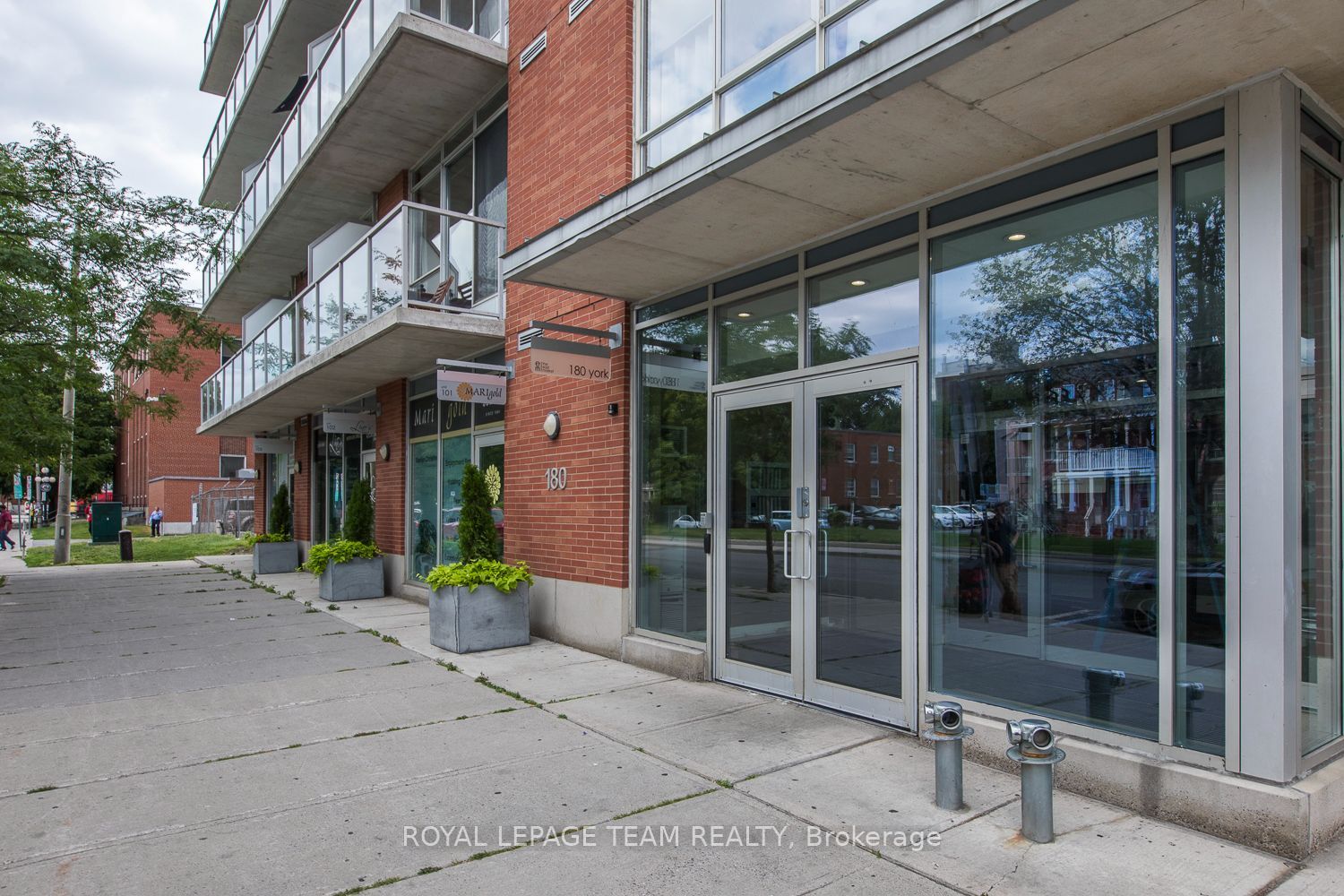 180 York Street 209 Property Photo 4
