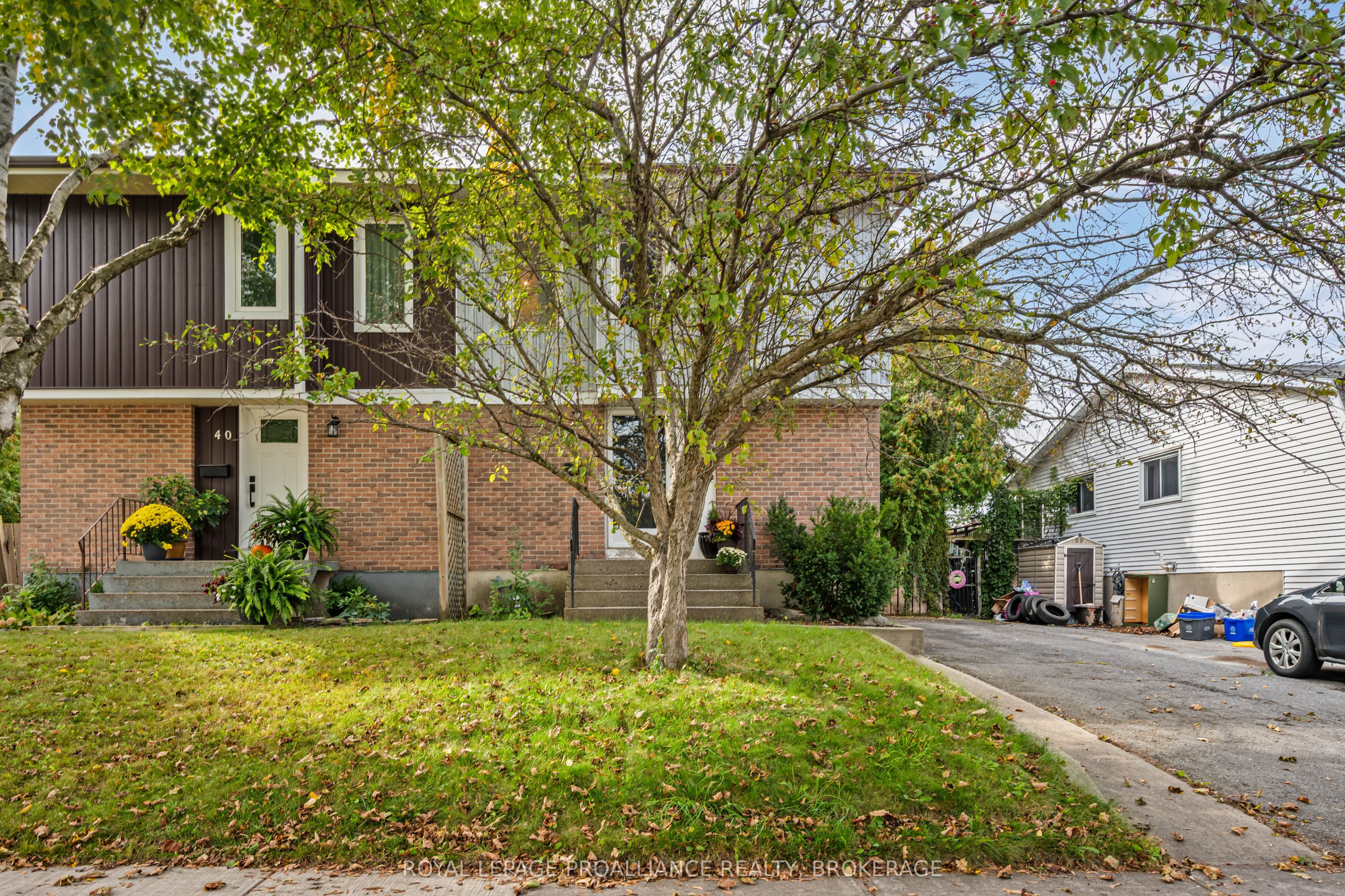 42 Wycliffe Crescent Property Photo 2