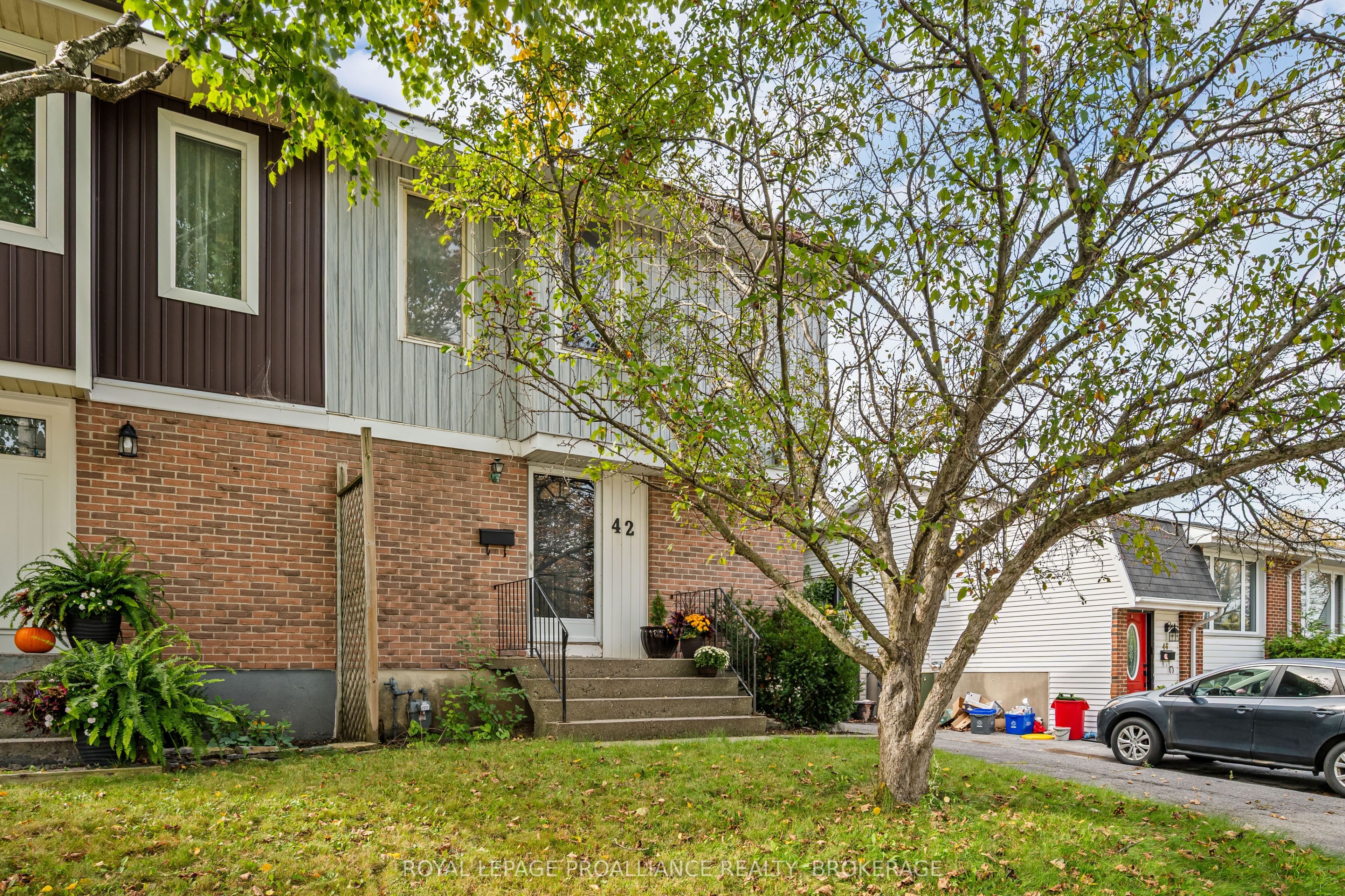 42 Wycliffe Crescent Property Photo 3