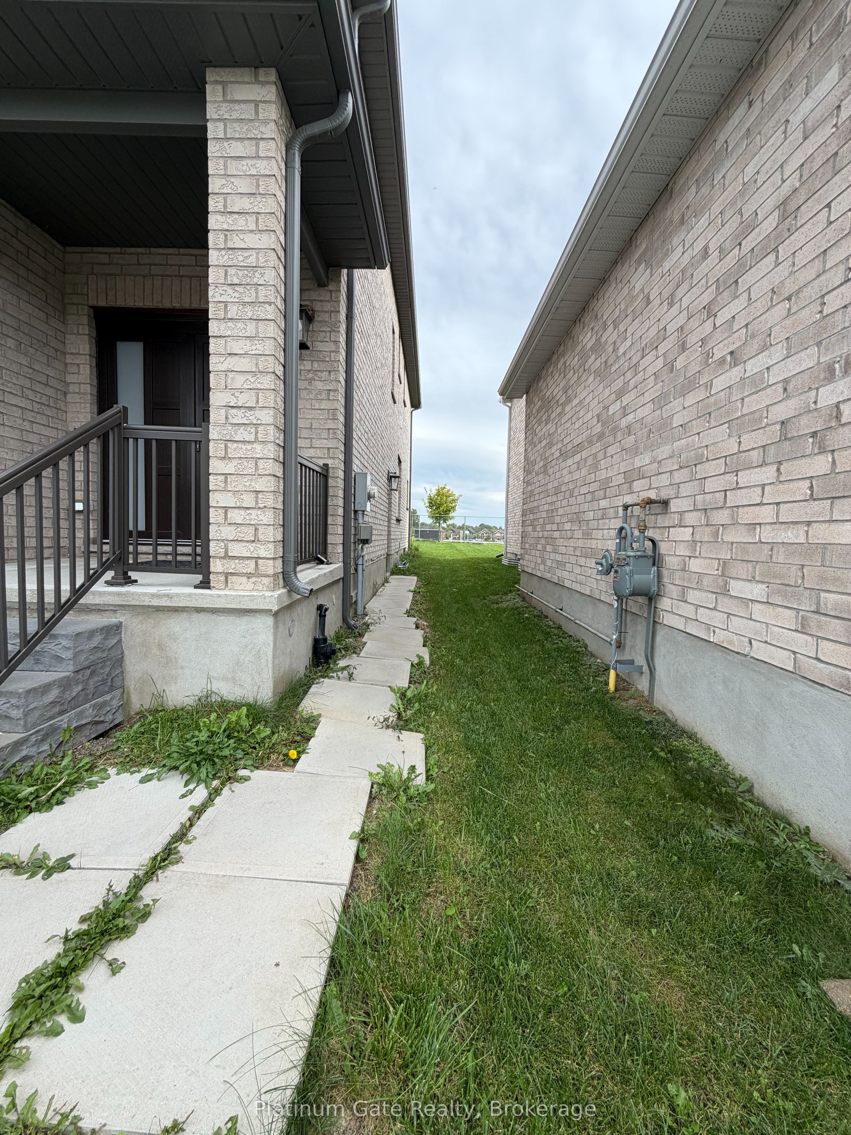 827 Cedar Parkway Property Photo 2
