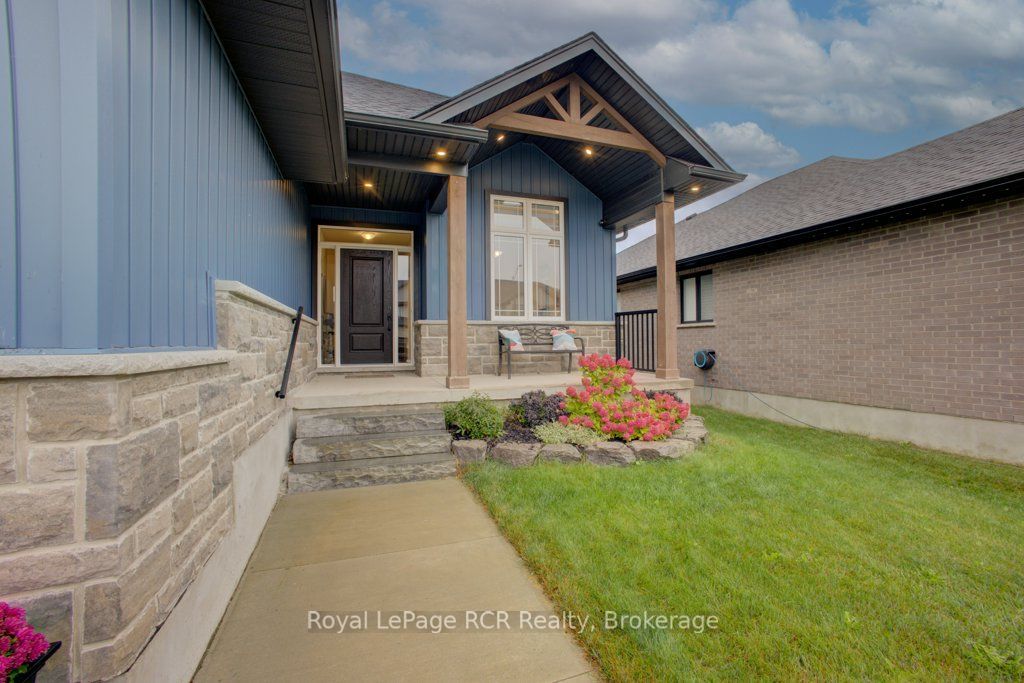 137 Walsh Street Property Photo 3