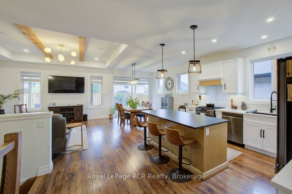 137 Walsh Street Property Photo 6