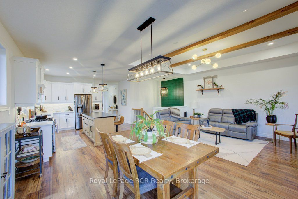 137 Walsh Street Property Photo 8