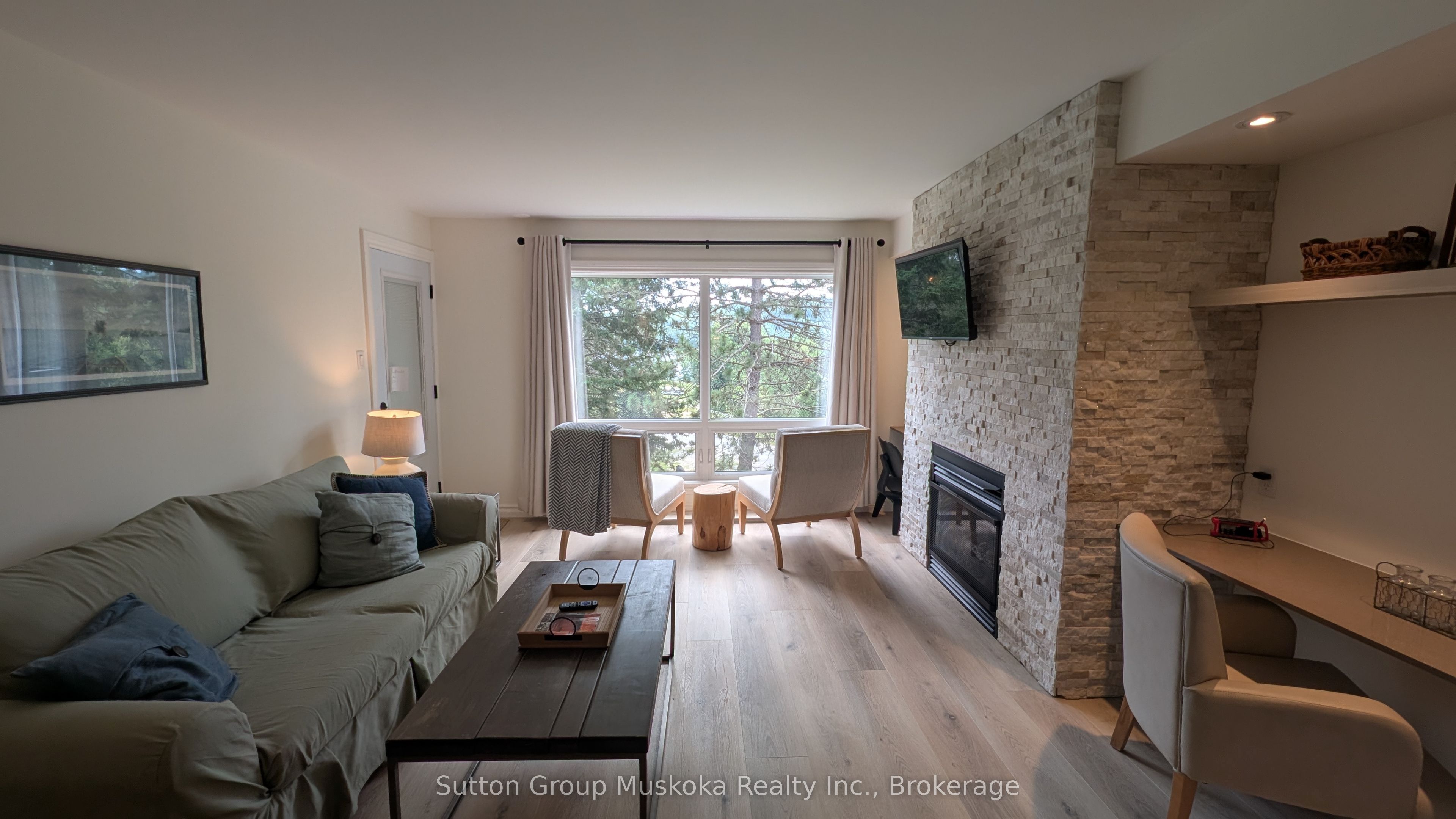 52-205 Deerhurst Drive Property Photo 4