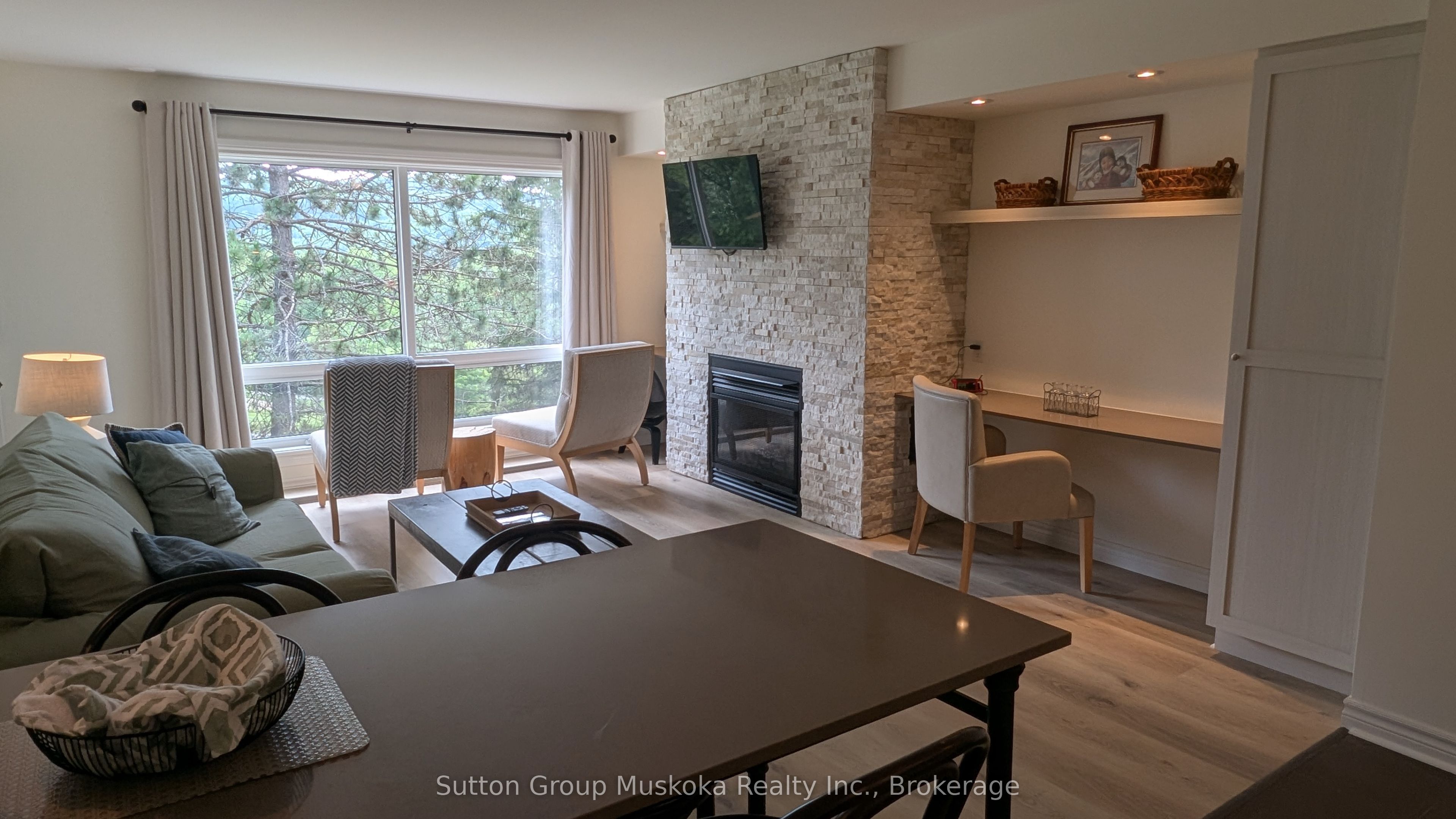 52-205 Deerhurst Drive Property Photo 5