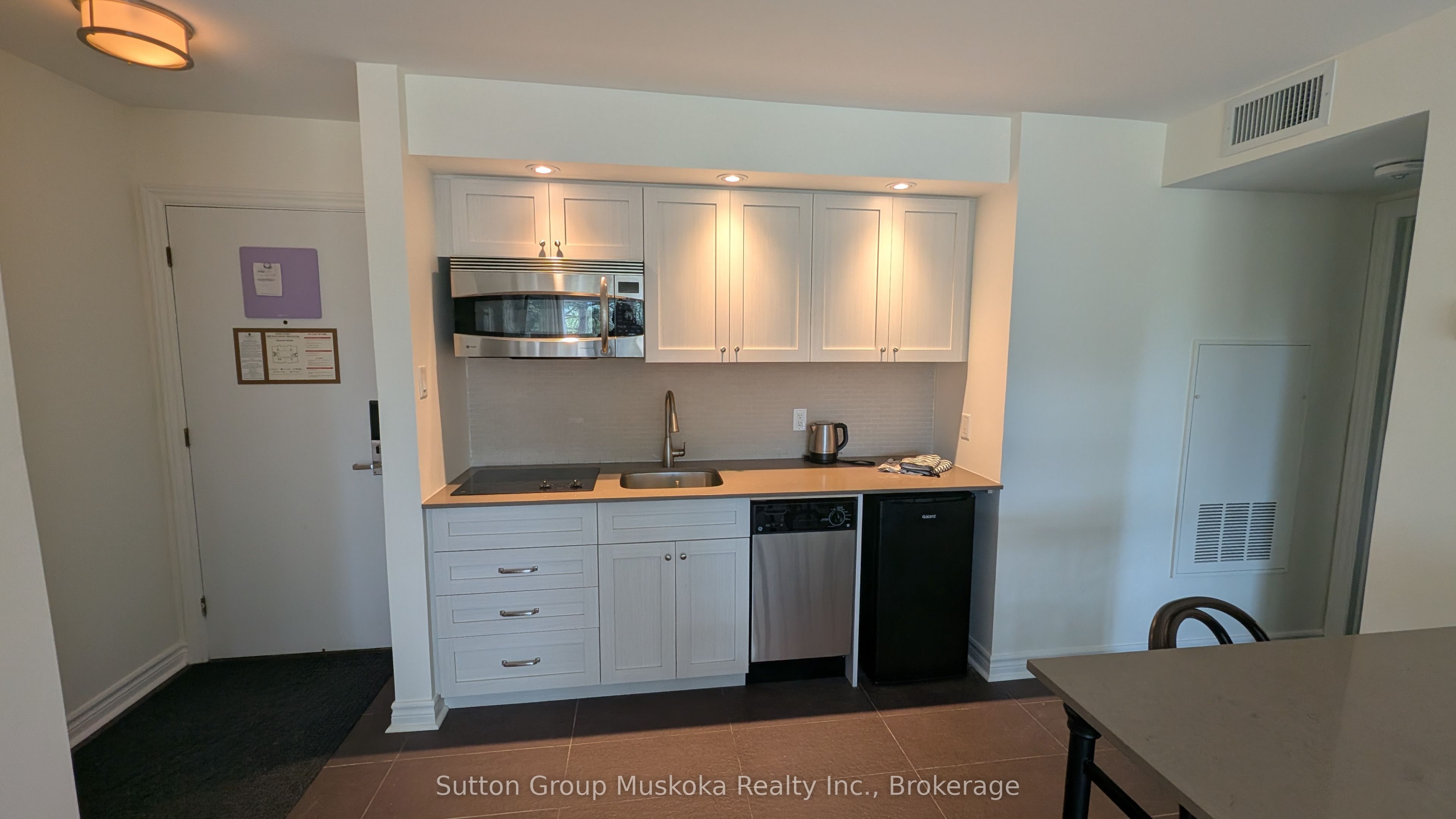 52-205 Deerhurst Drive Property Photo 7