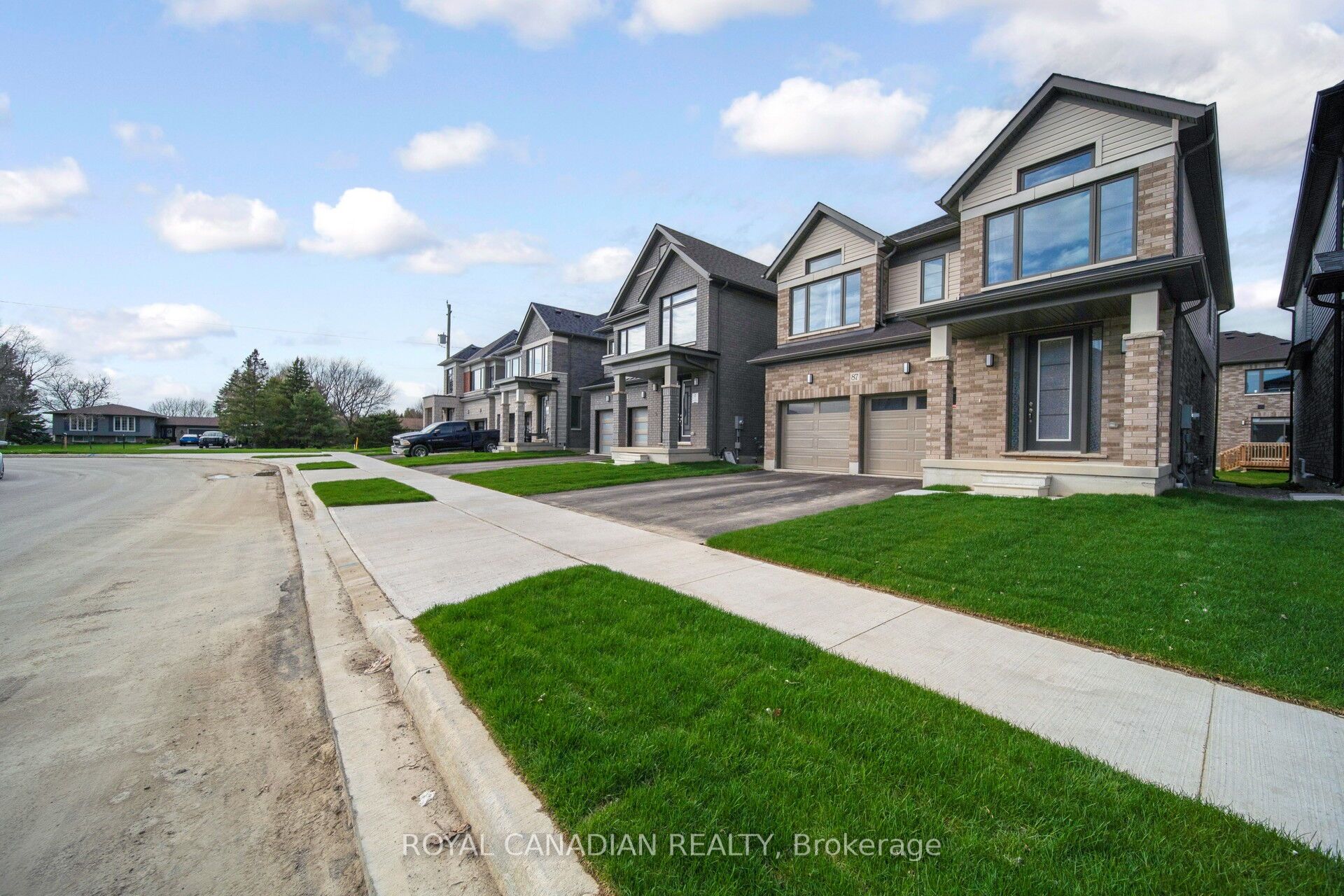 87 Soules Square Property Photo 3