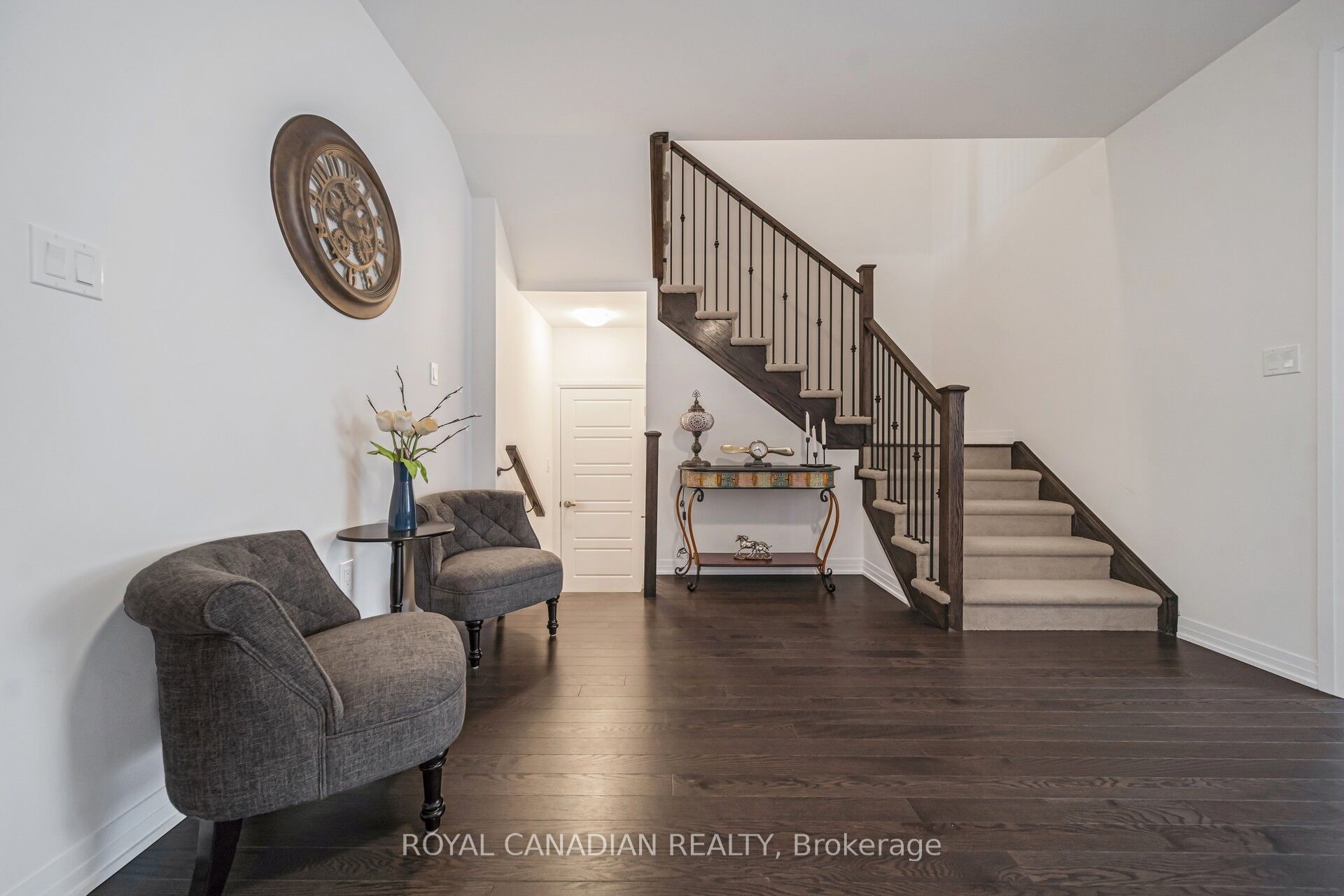 87 Soules Square Property Photo 8