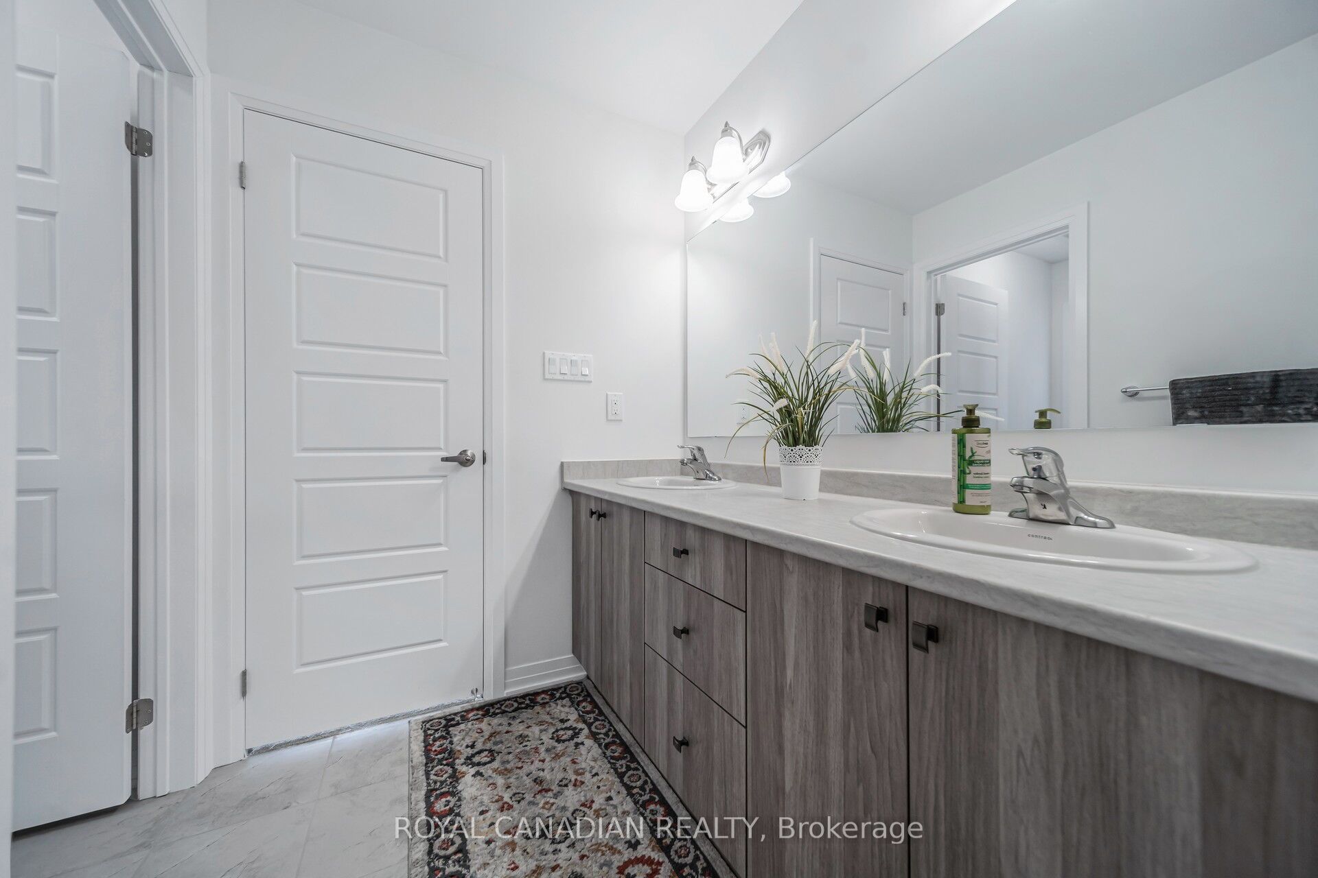 87 Soules Square Property Photo 31