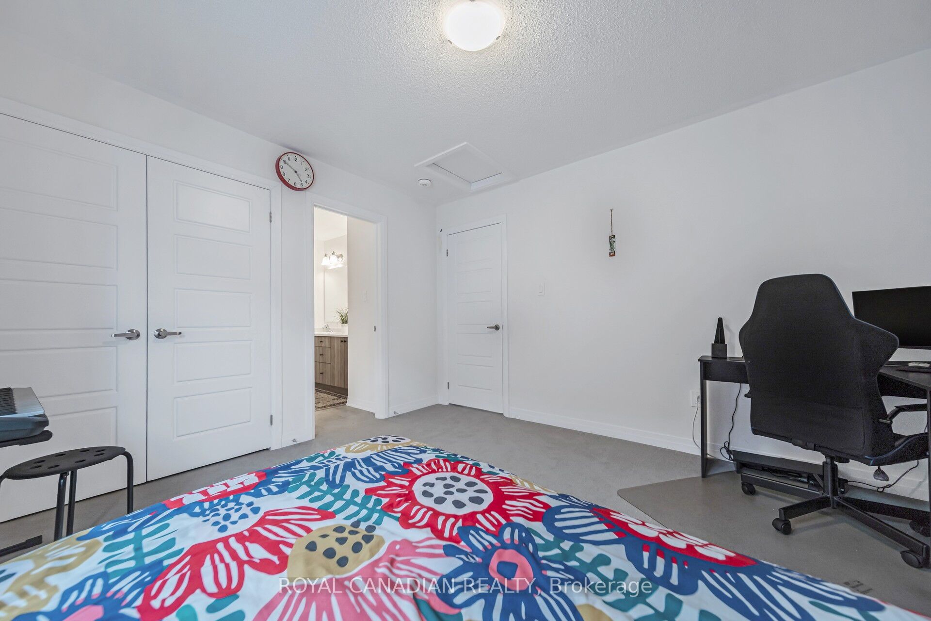 87 Soules Square Property Photo 32