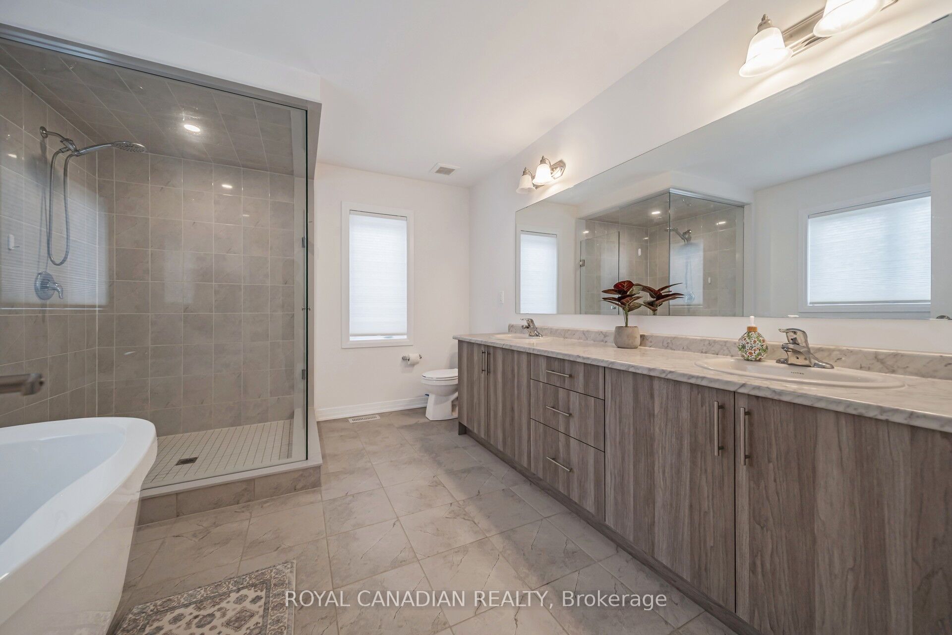 87 Soules Square Property Photo 37