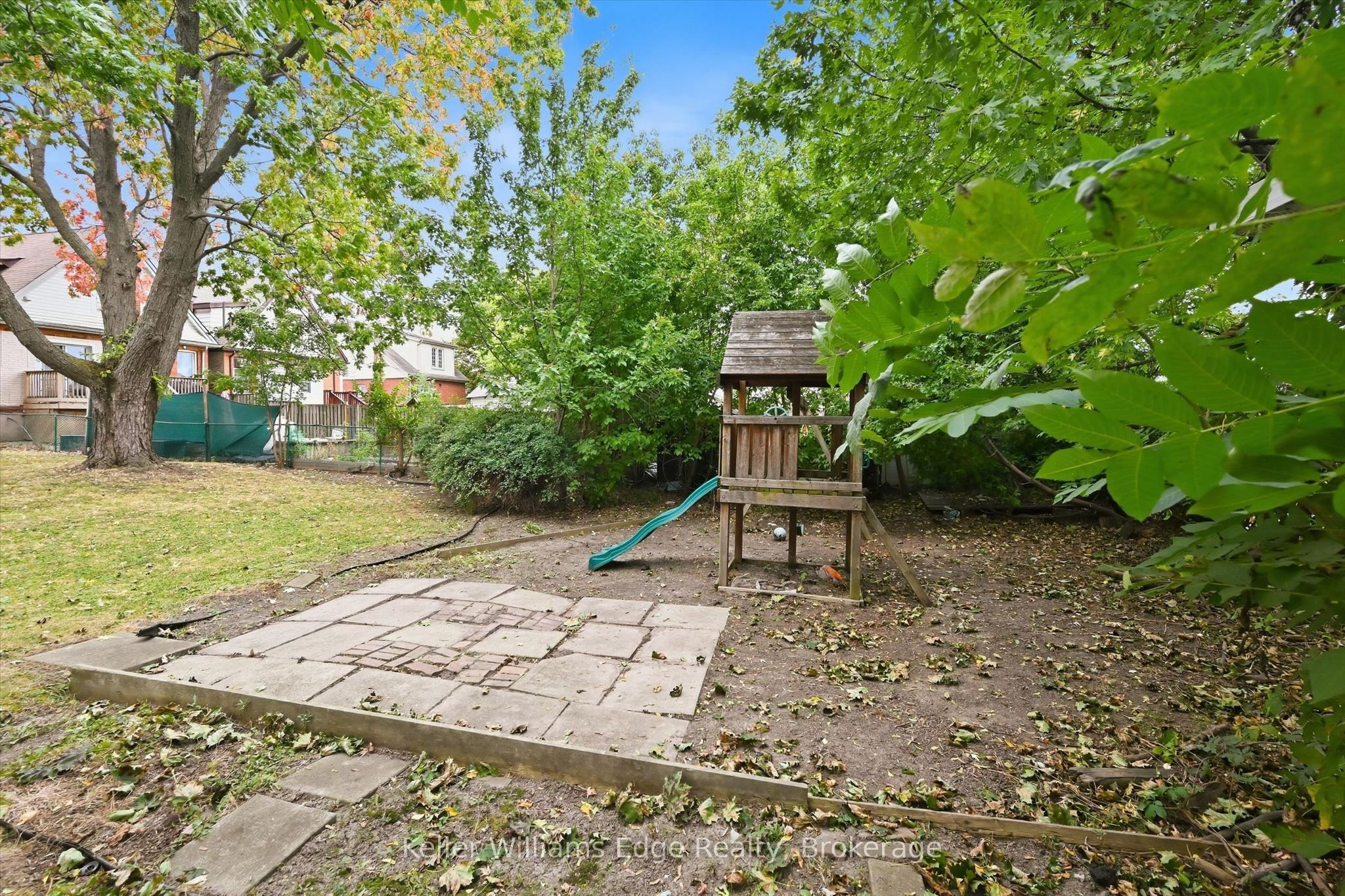 24 Brucedale Avenue W Property Photo 5