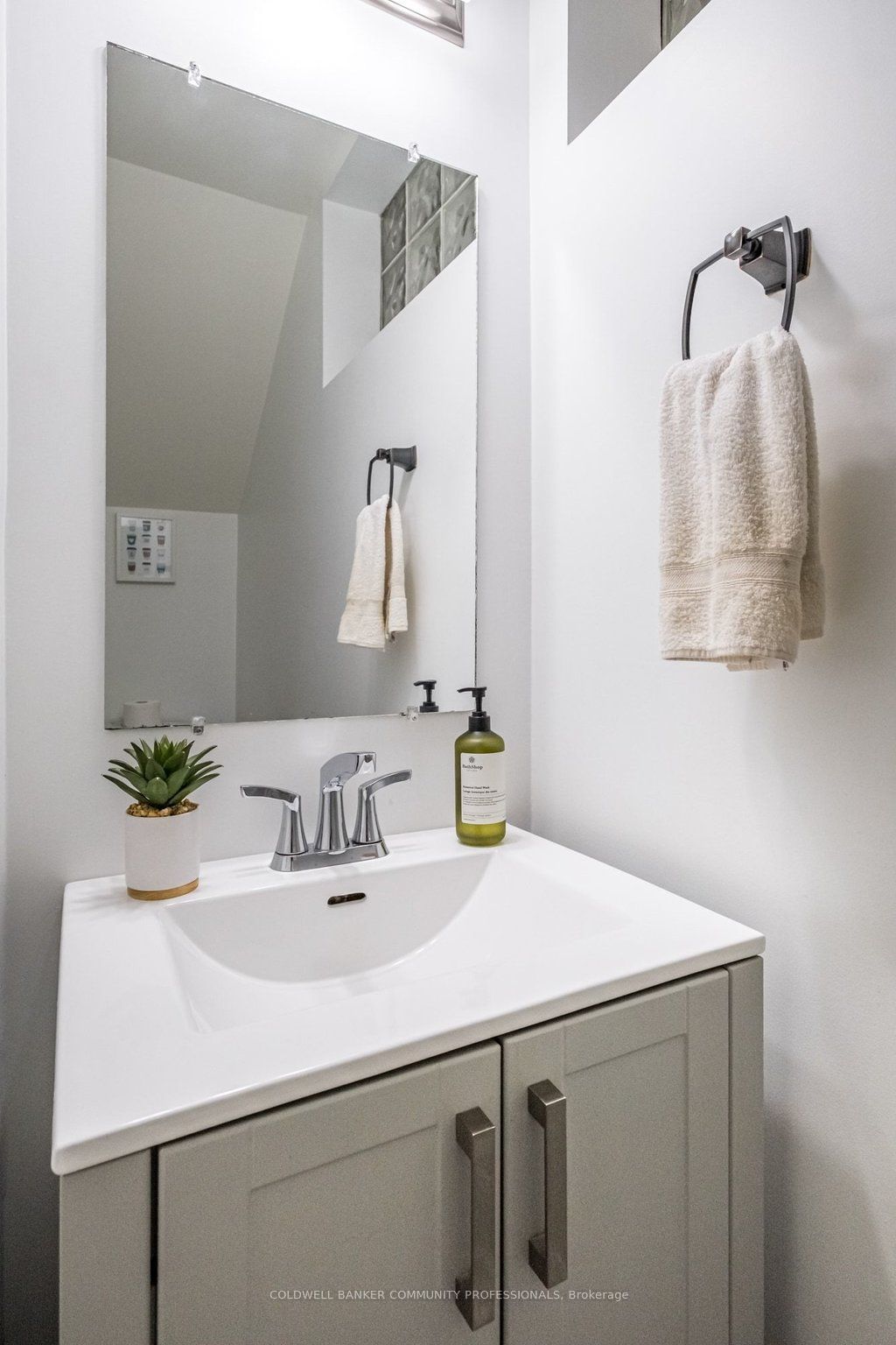 132 Herkimer Street Property Photo 27