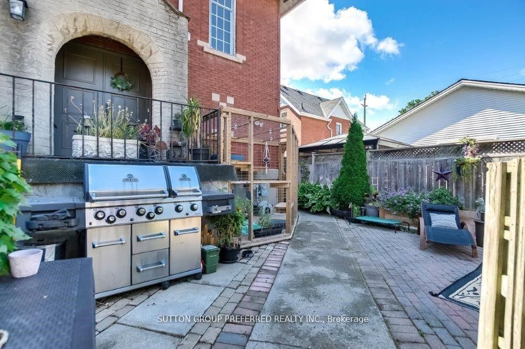 73 Fifth Avenue Property Photo 3