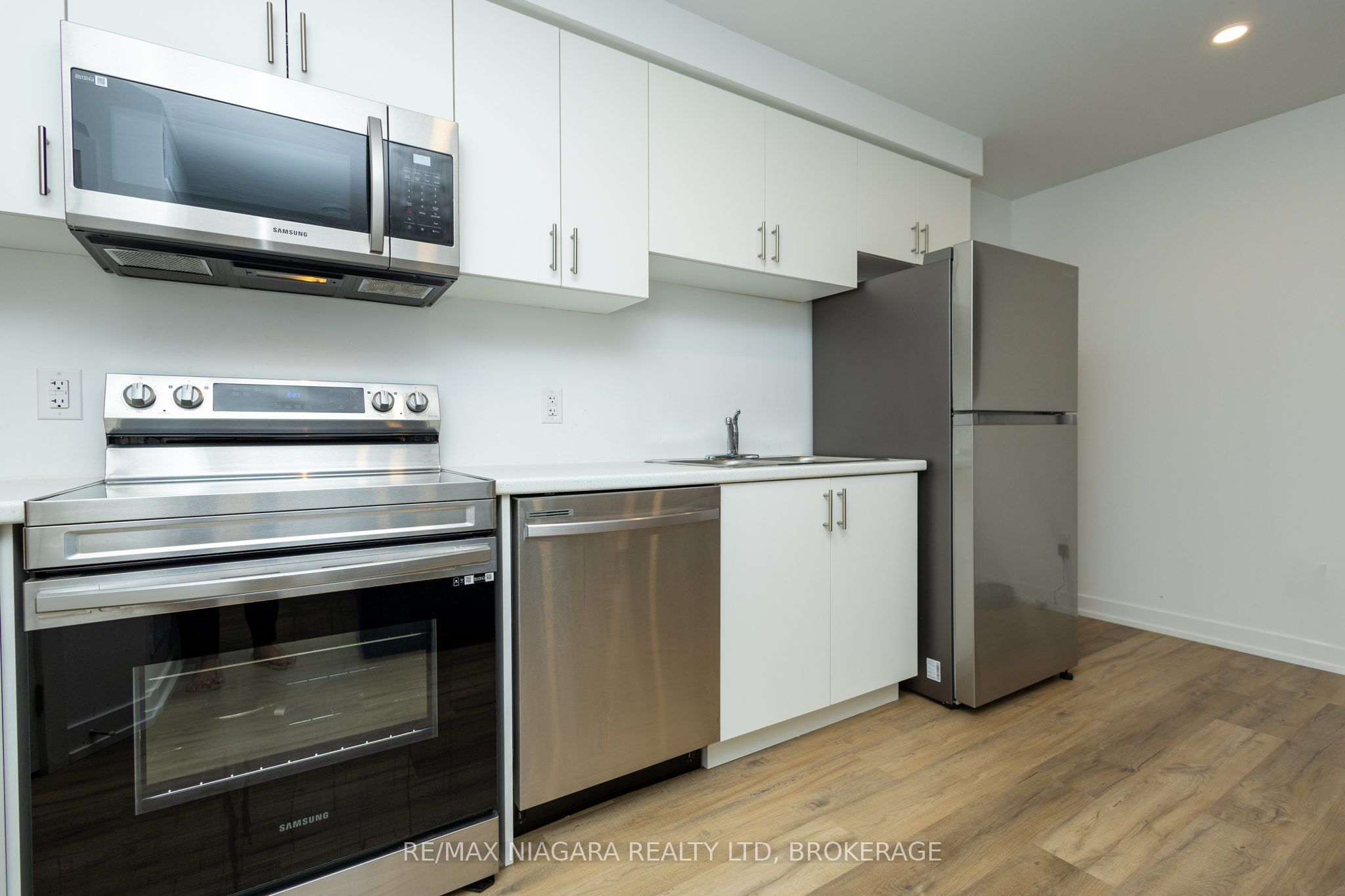 4263 Fourth Avenue Property Photo 8