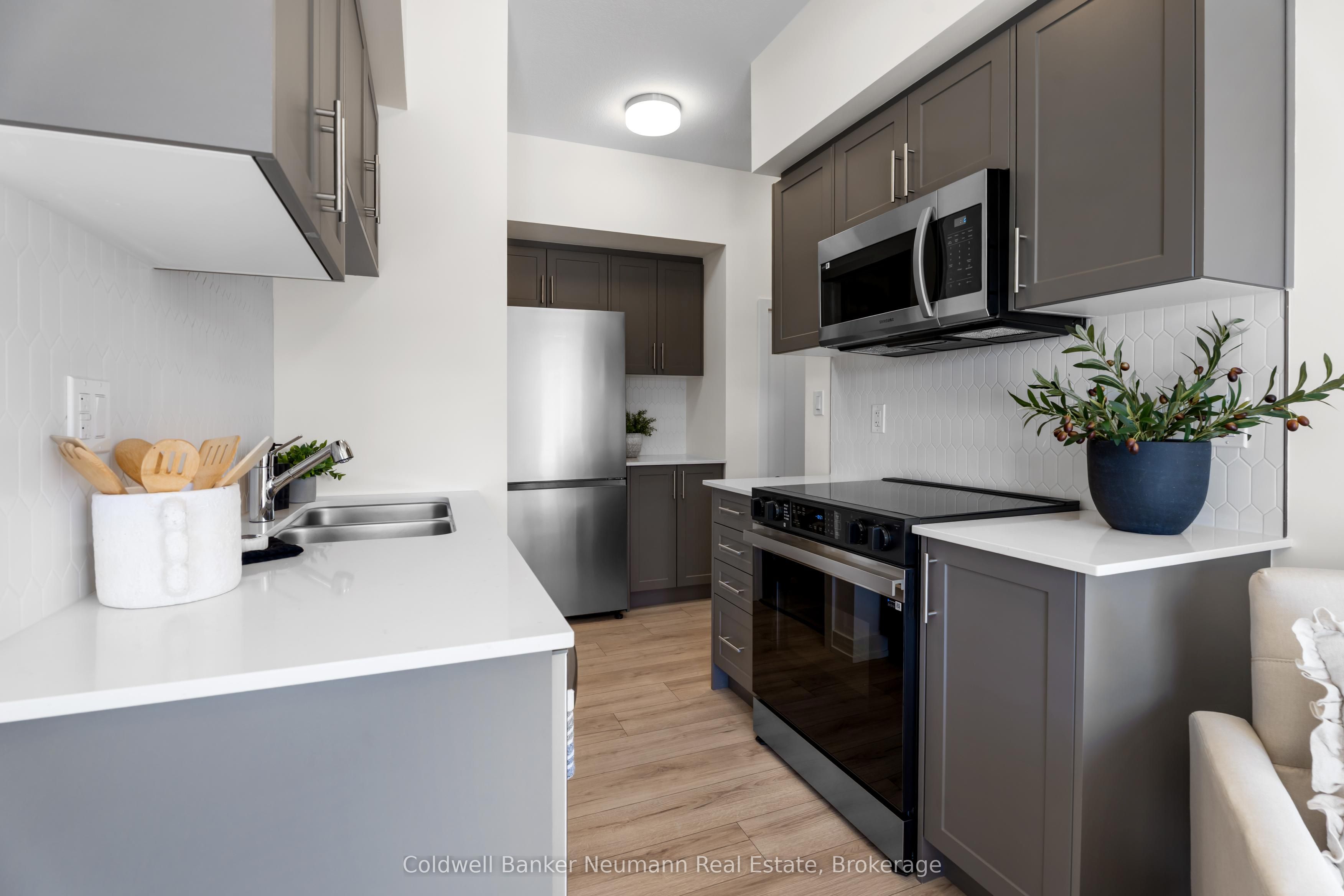 940 St David Street N 51 Property Photo 3