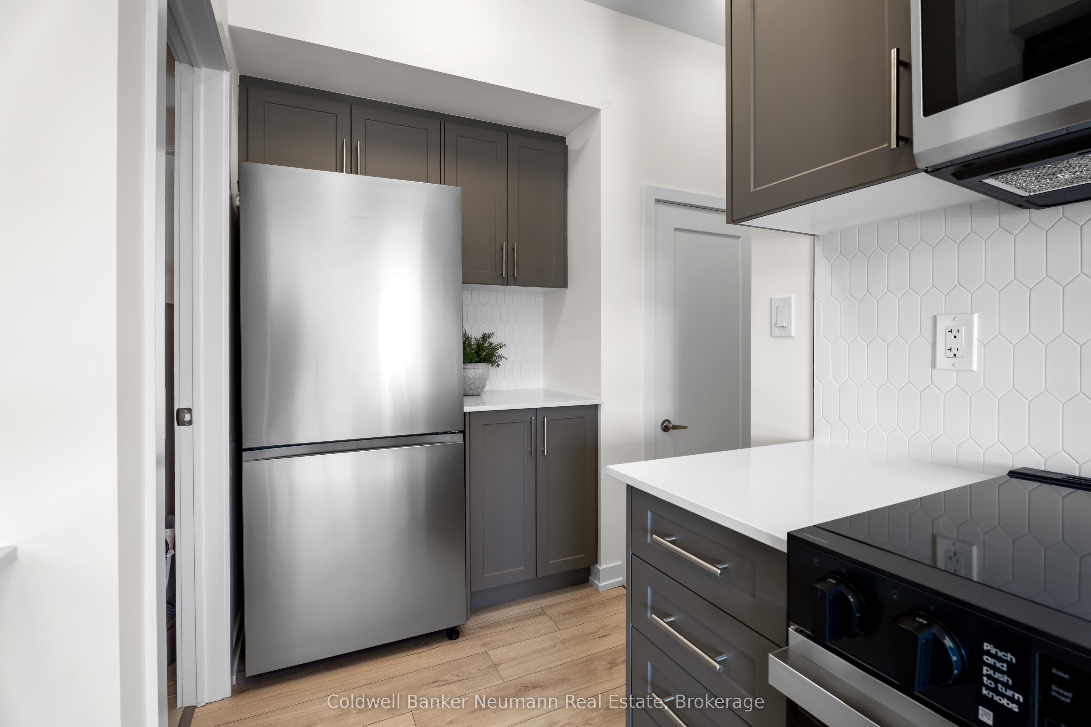 940 St David Street N 51 Property Photo 4