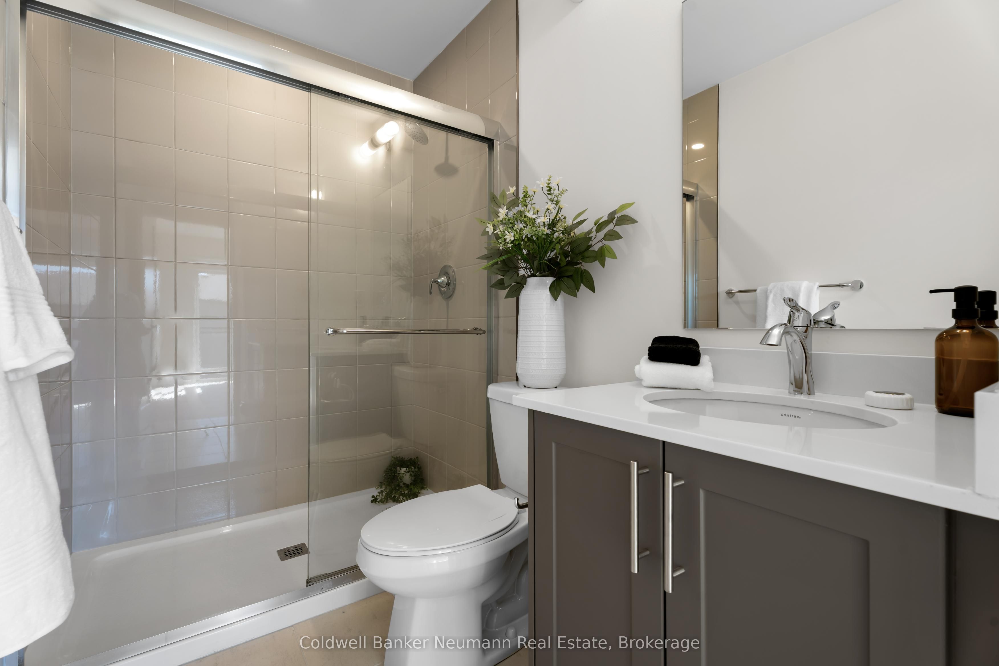 940 St David Street N 51 Property Photo 15