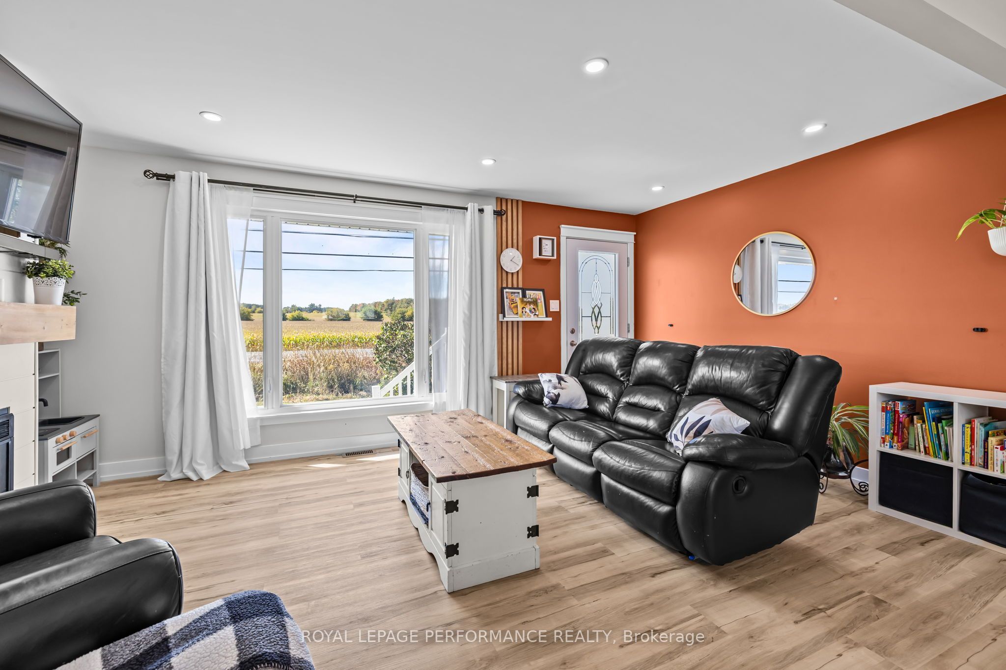 1897 Champlain Road Property Photo 6