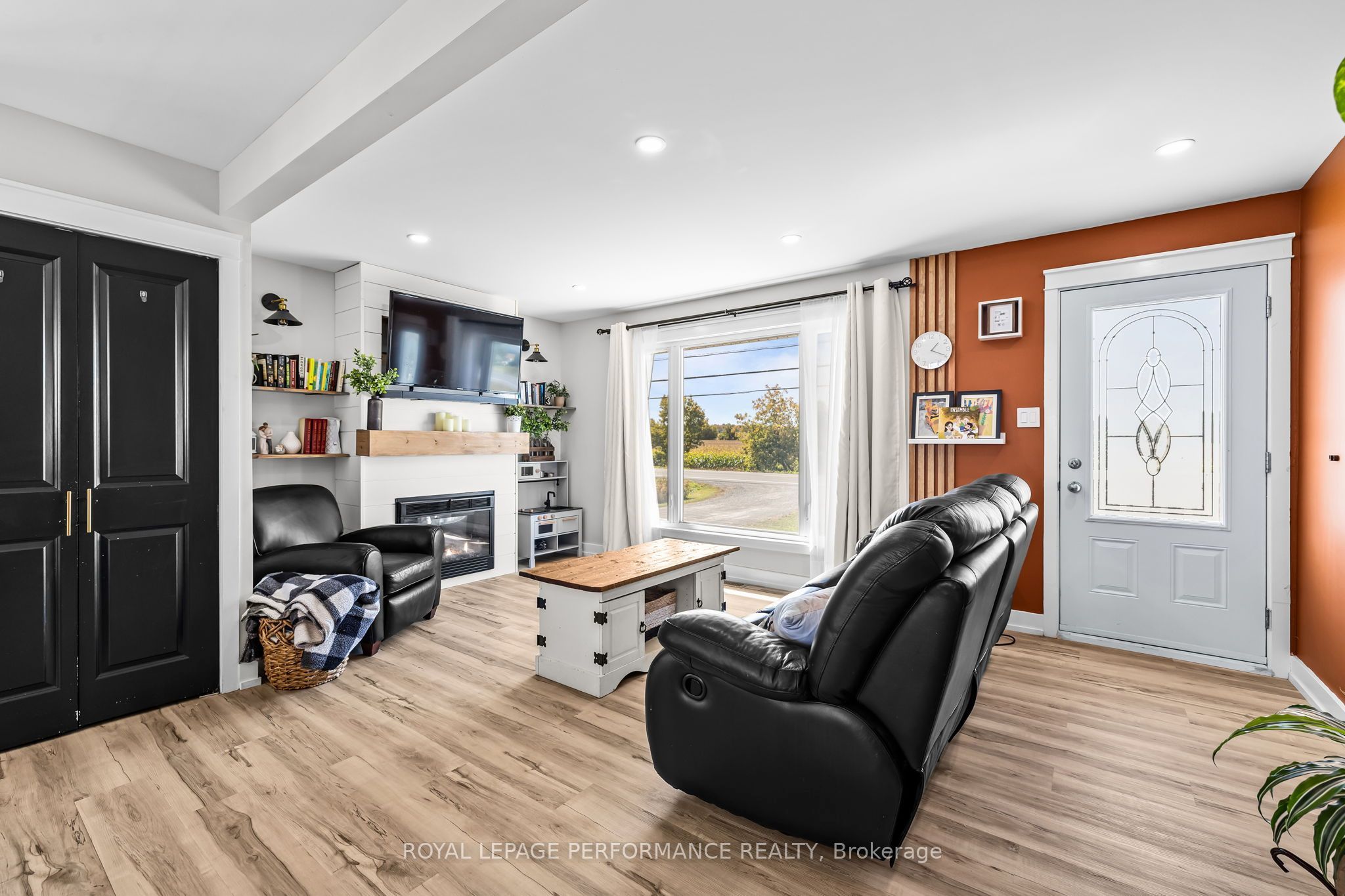1897 Champlain Road Property Photo 7