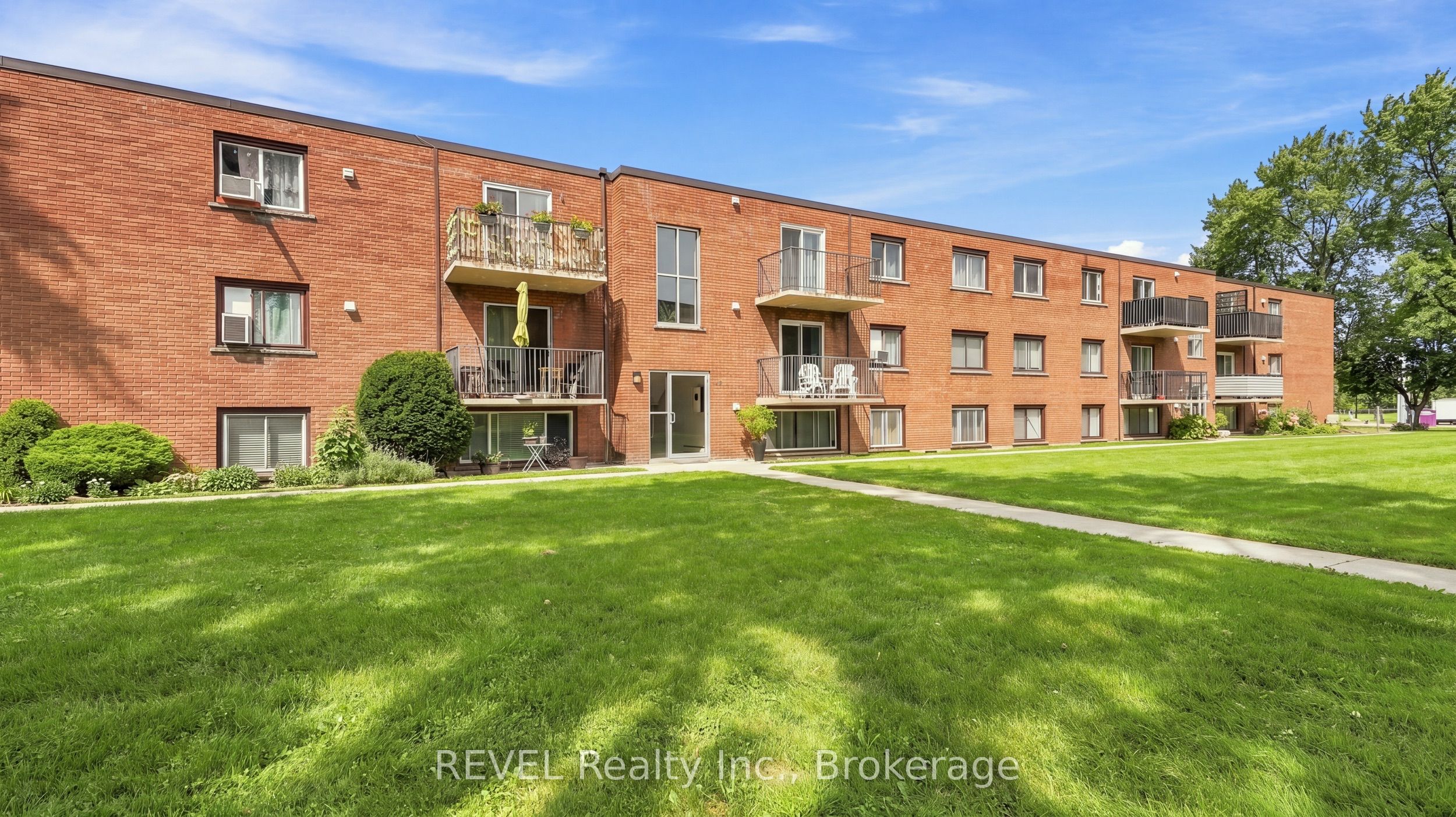 450 Carlton Street 3 Property Photo 2