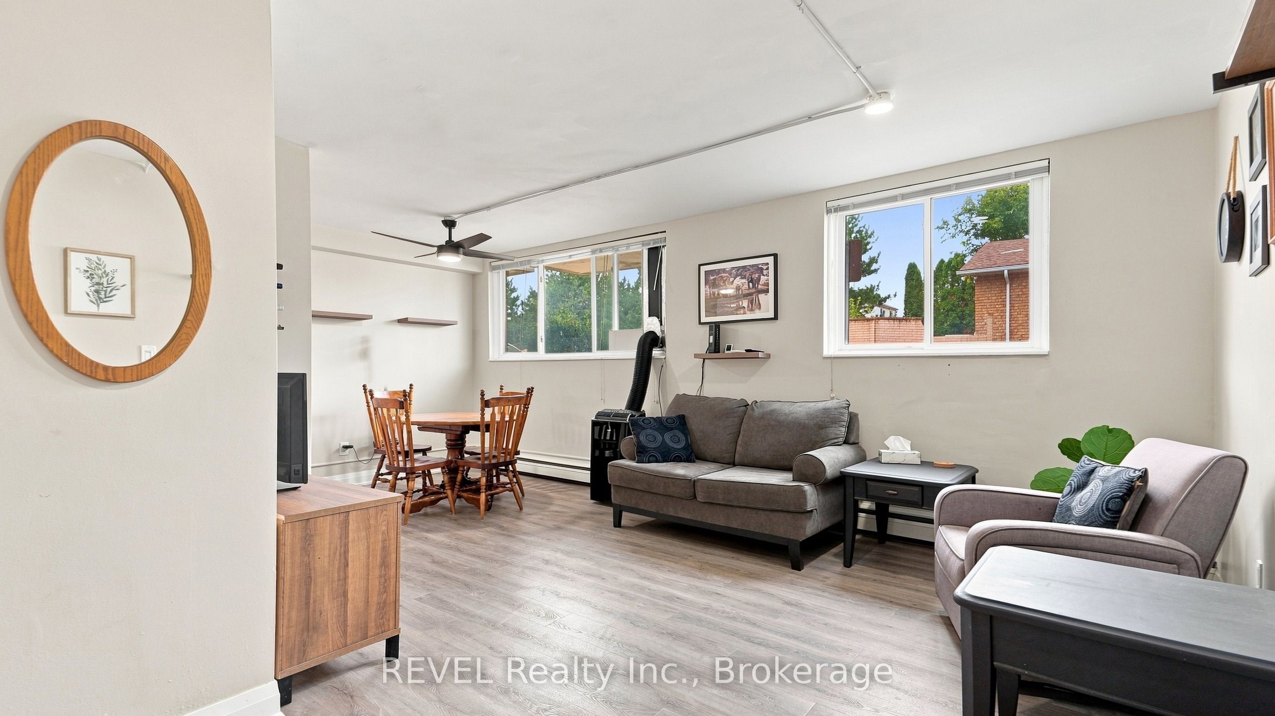 450 Carlton Street 3 Property Photo 4