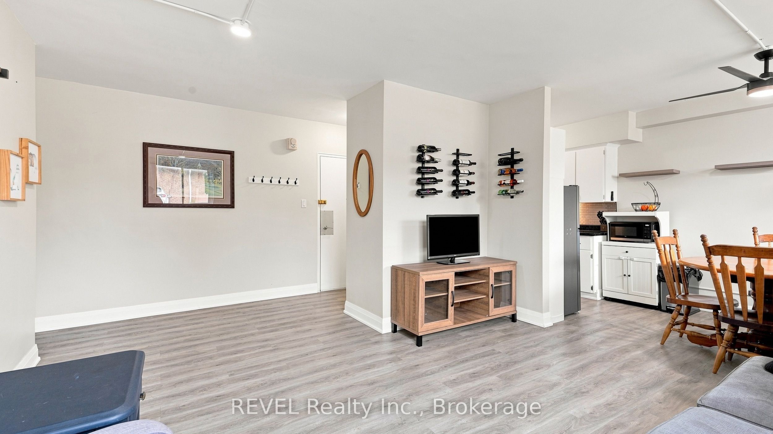 450 Carlton Street 3 Property Photo 7