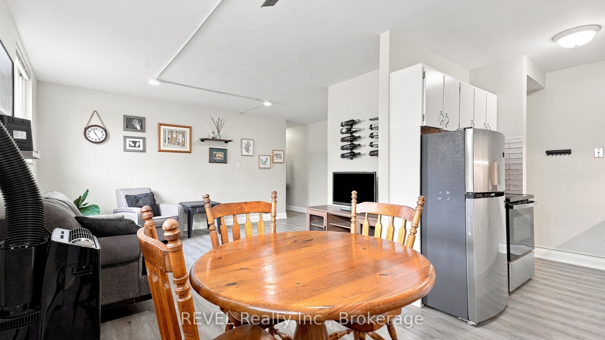 450 Carlton Street 3 Property Photo 8