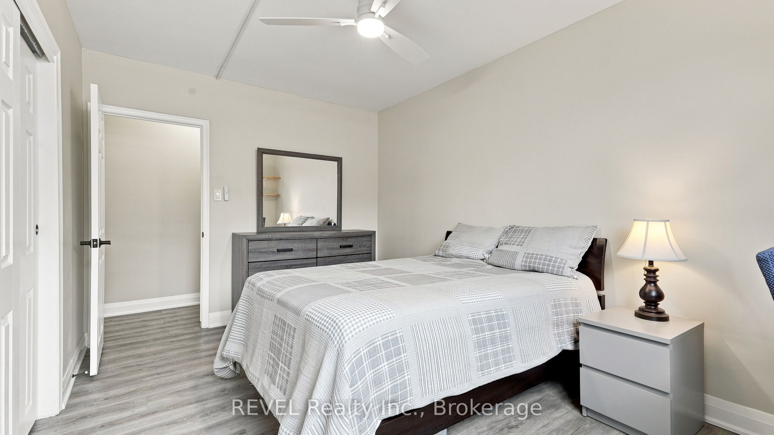 450 Carlton Street 3 Property Photo 13