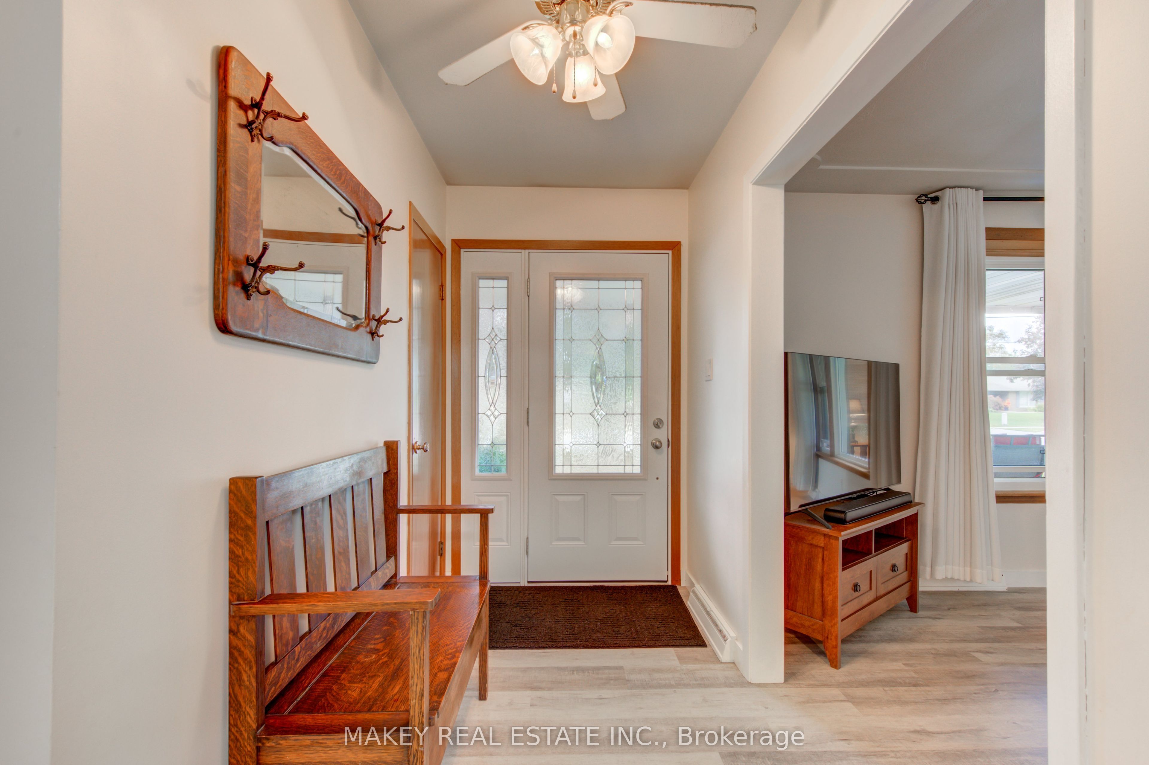 297 Main Street W Property Photo 6