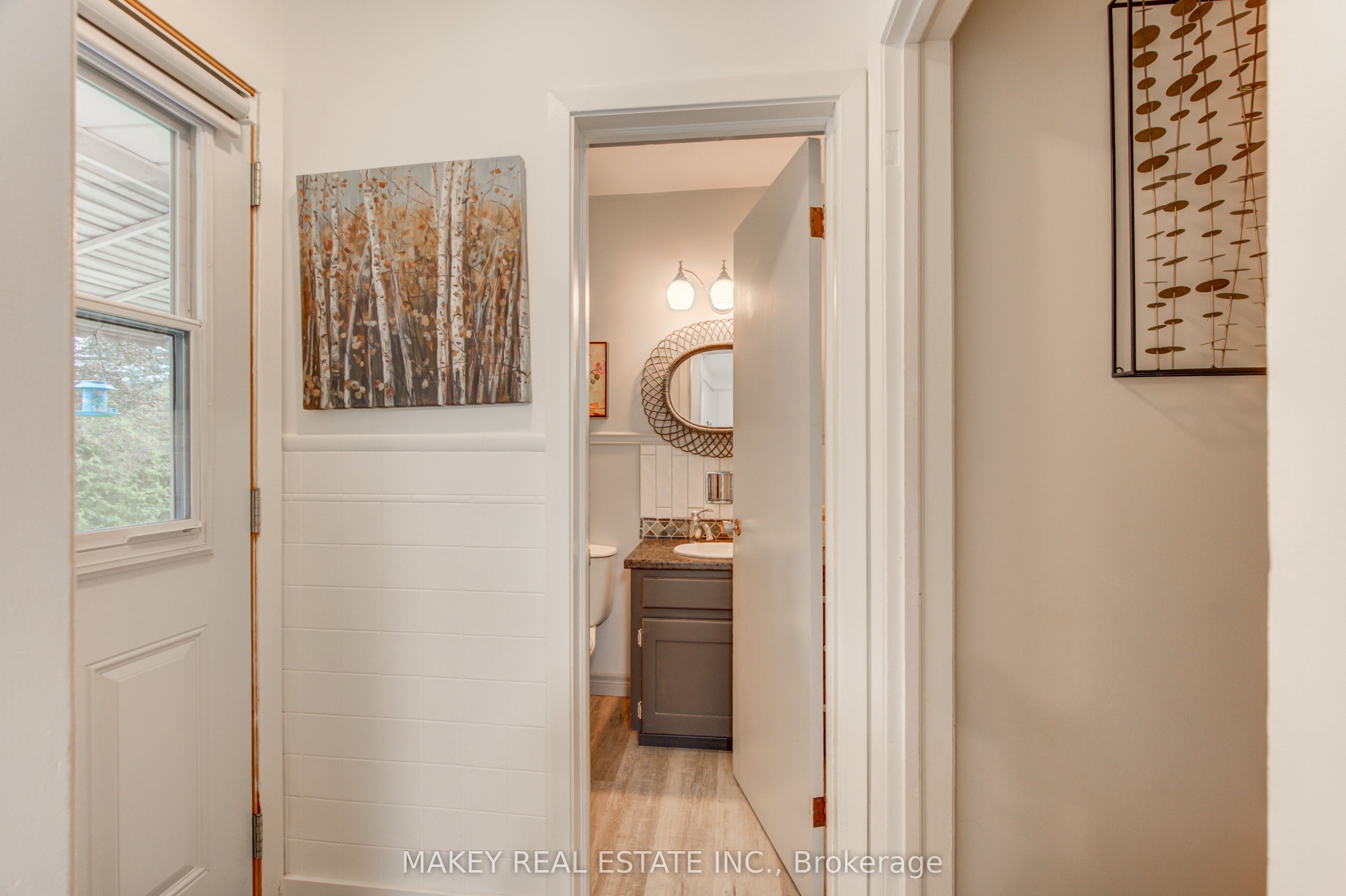 297 Main Street W Property Photo 22