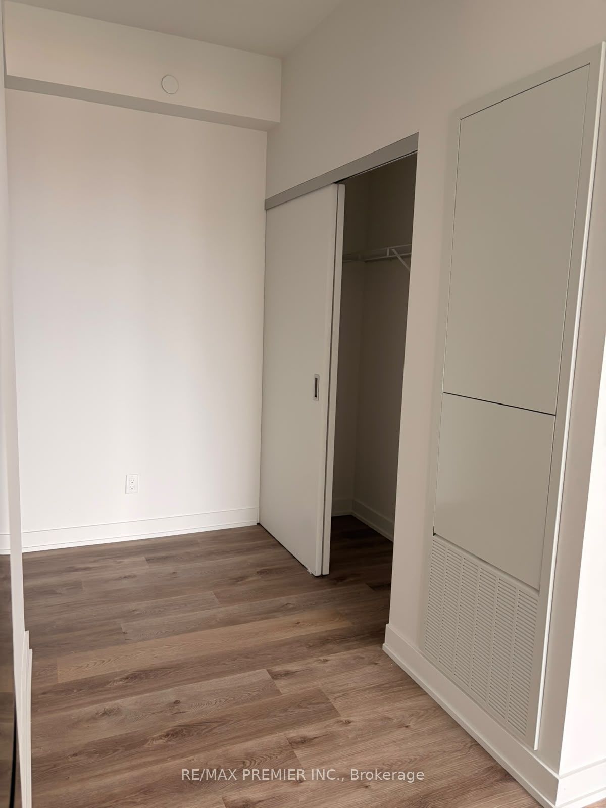 91 John Street 1008 Property Photo 8