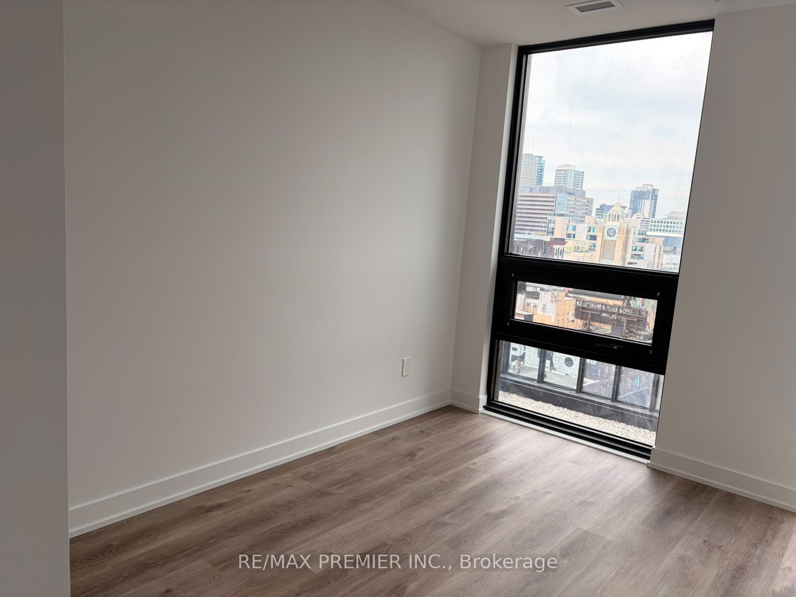 91 John Street 1008 Property Photo 9