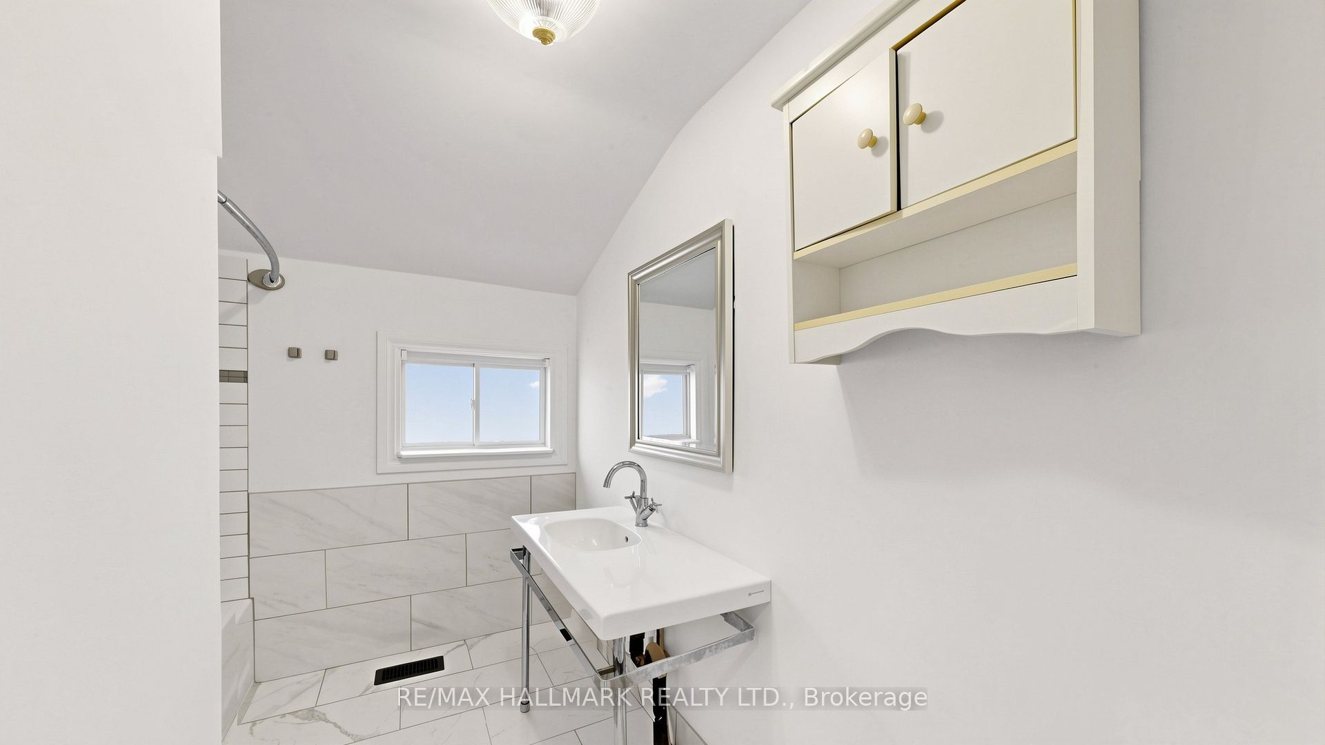 86 Queen Street Property Photo 35