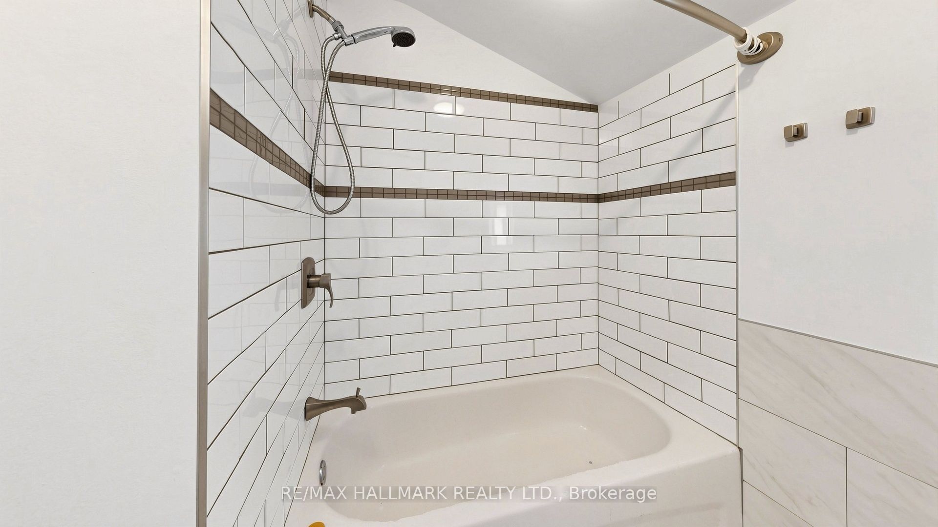 86 Queen Street Property Photo 39