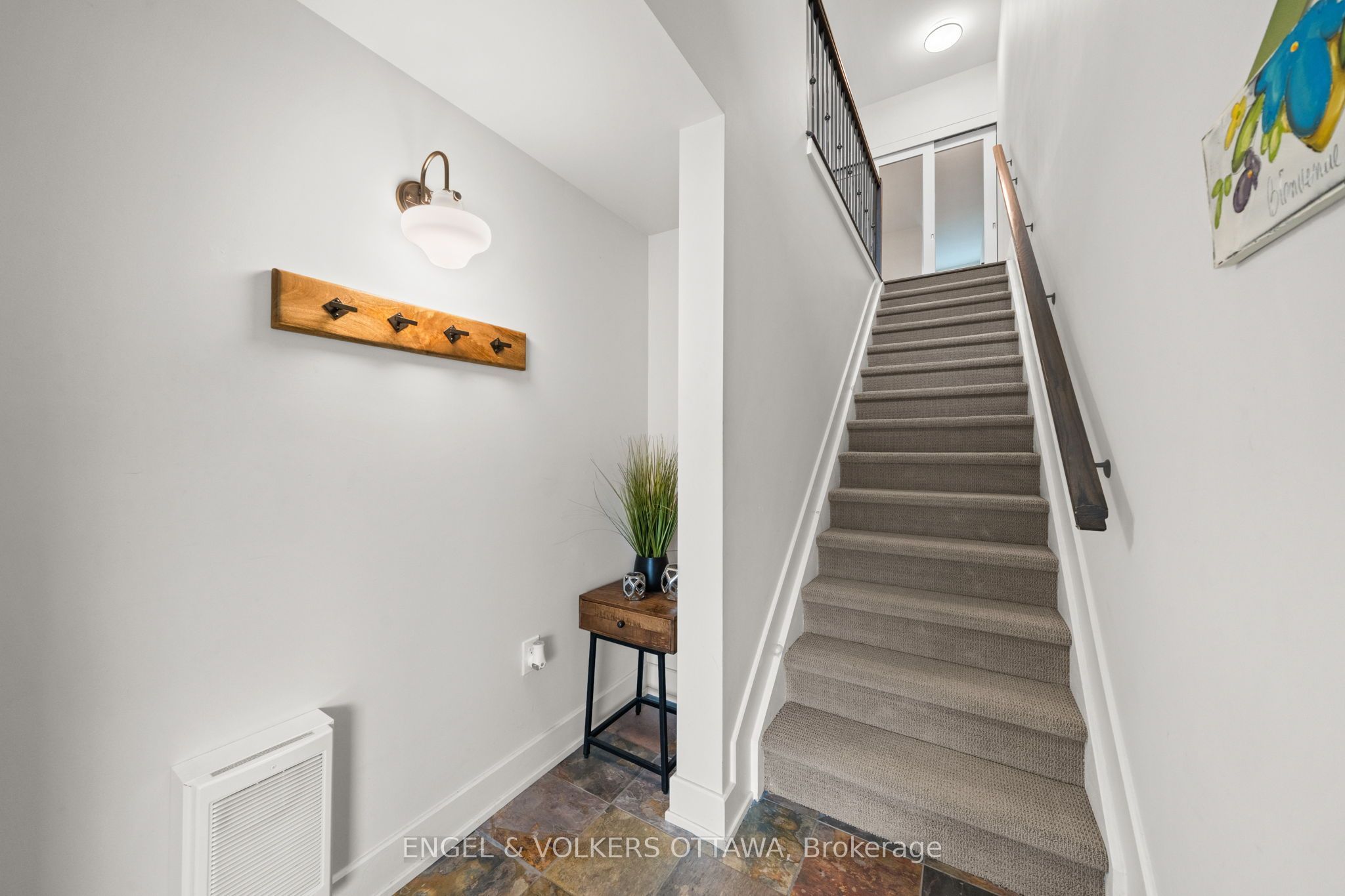 244 Mullin Private Property Photo 3