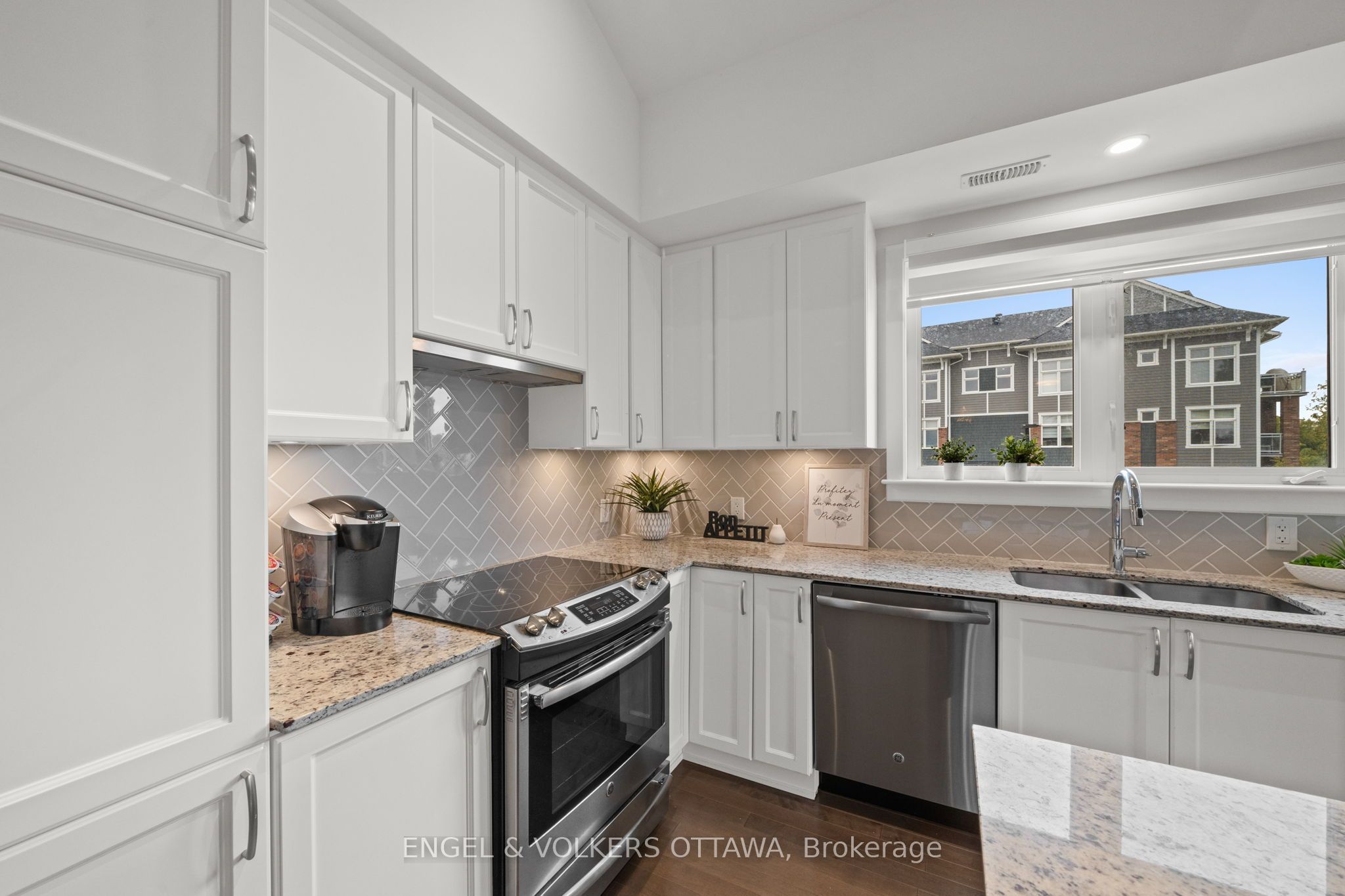 244 Mullin Private Property Photo 10