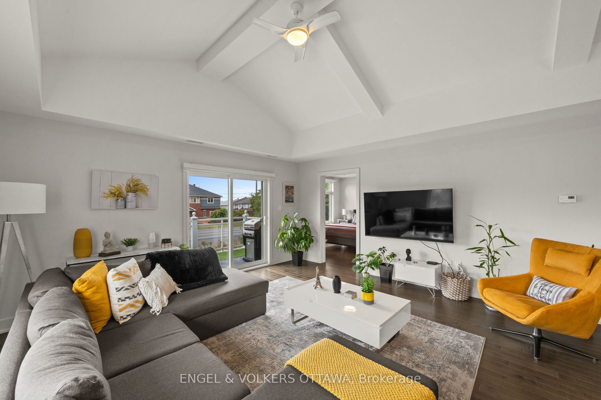 244 Mullin Private Property Photo 13