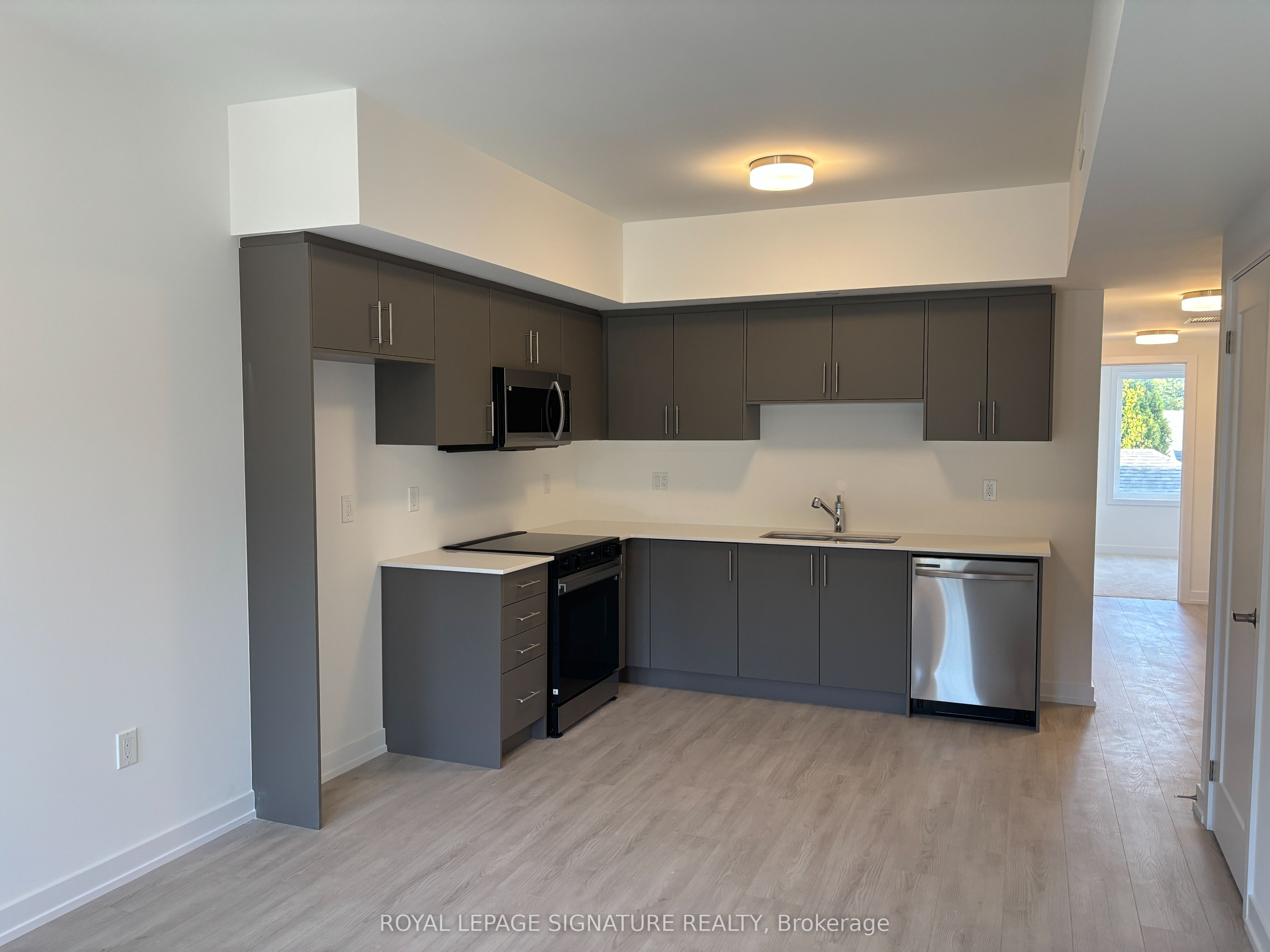 42 Lowes Road W 16 Property Photo 1